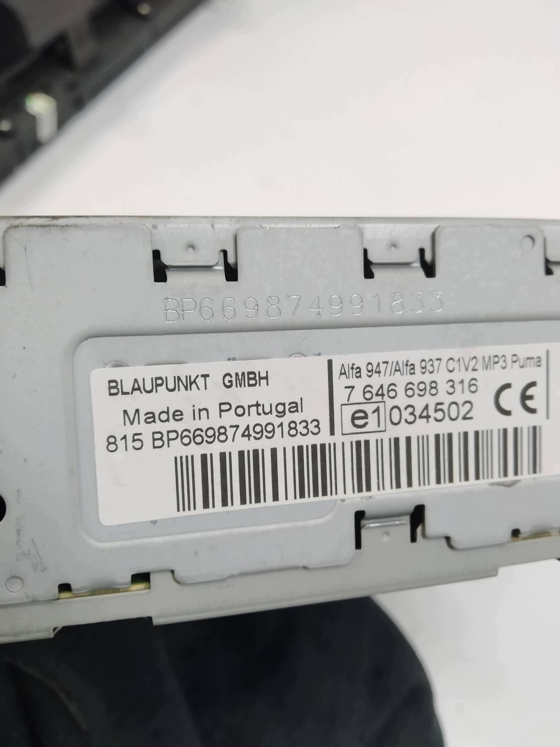 RADIO 1560745590 Alfa Romeo GT e (2003-2010)