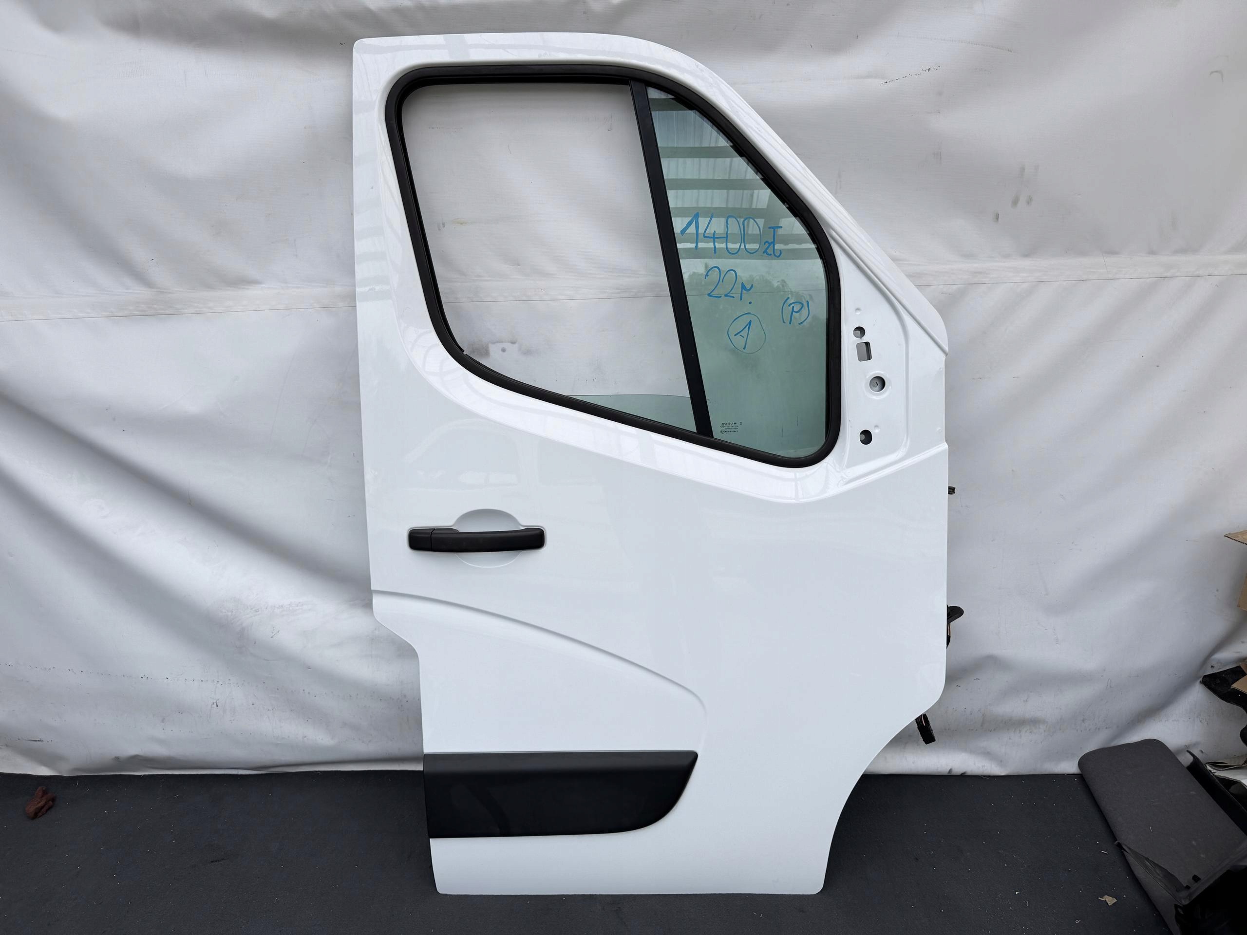 MASTER 3 4 MOVANO NV400 10- door front BIALE right 22r. original