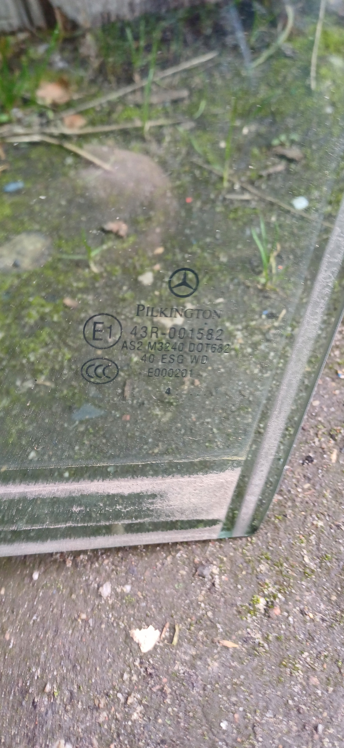 MERCEDES W203 window left rear part