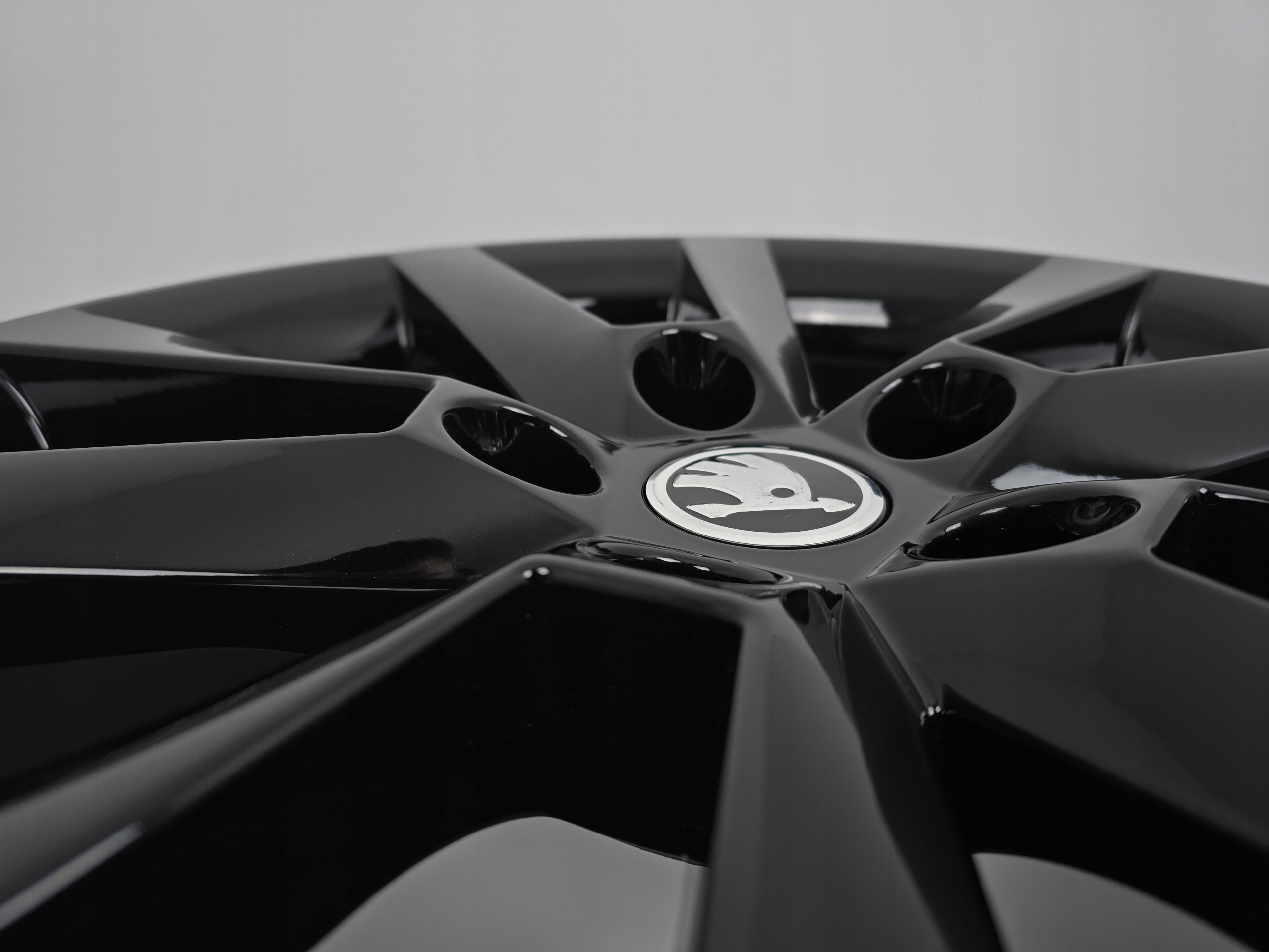 Oryginalne Felgi Skoda 18" Enyaq Superb Octavia Karoq Kodiaq Rozstaw śrub 5x112