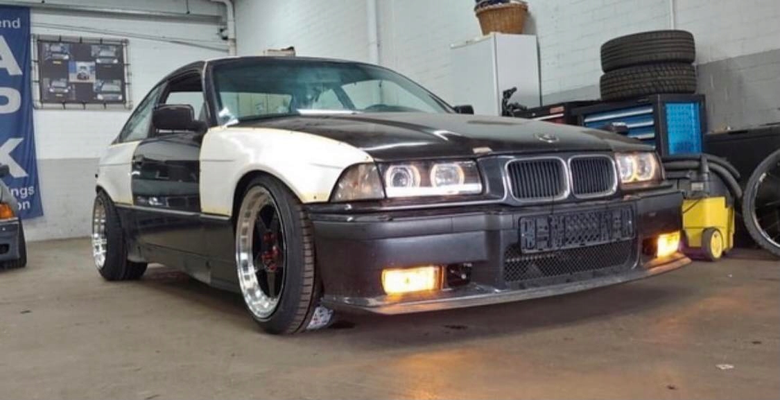 FELONY BMW E36 COUPE 2 ELEMENTY PRZÓD LEWY + PRAWY NOWY PODKŁAD 50mm Stan opakowania oryginalne