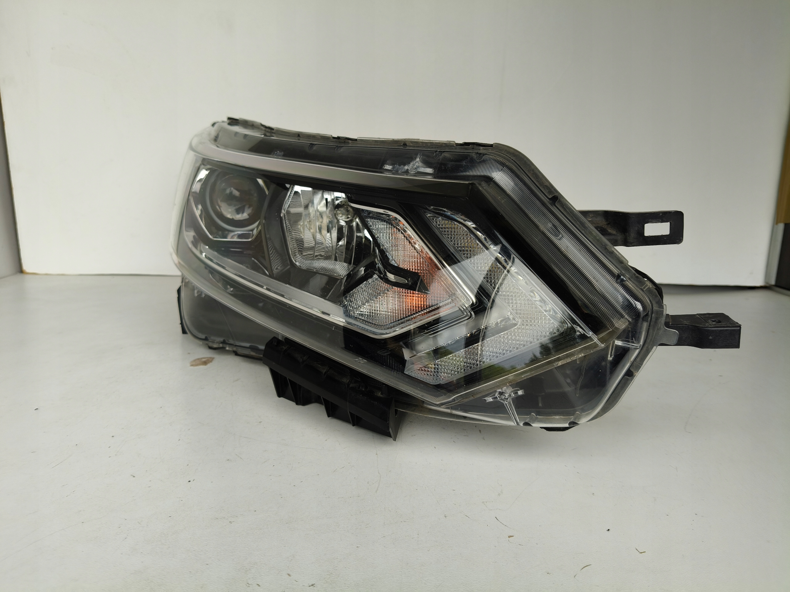 light right REFLEKTOR NISSAN QASHQAI 17- LIFT LED