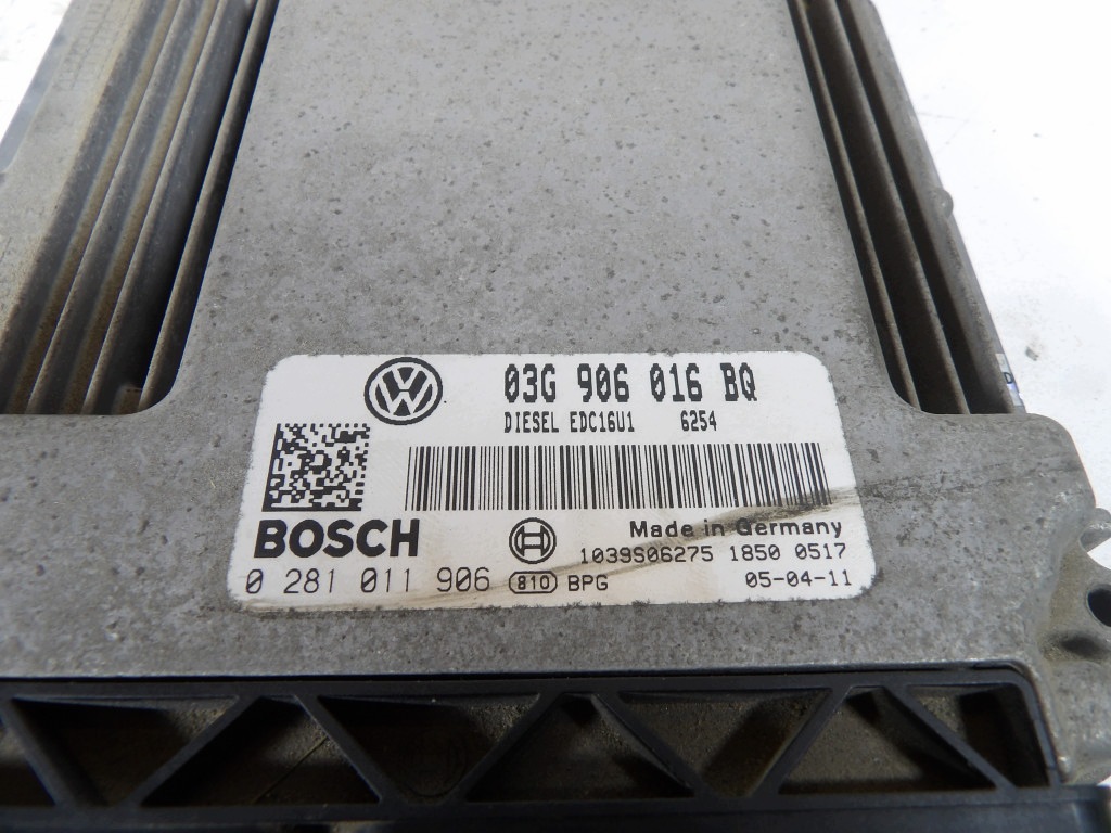 VW TOURAN 2.0TDI unité de commande électronique uce moteur 03G906016BQ