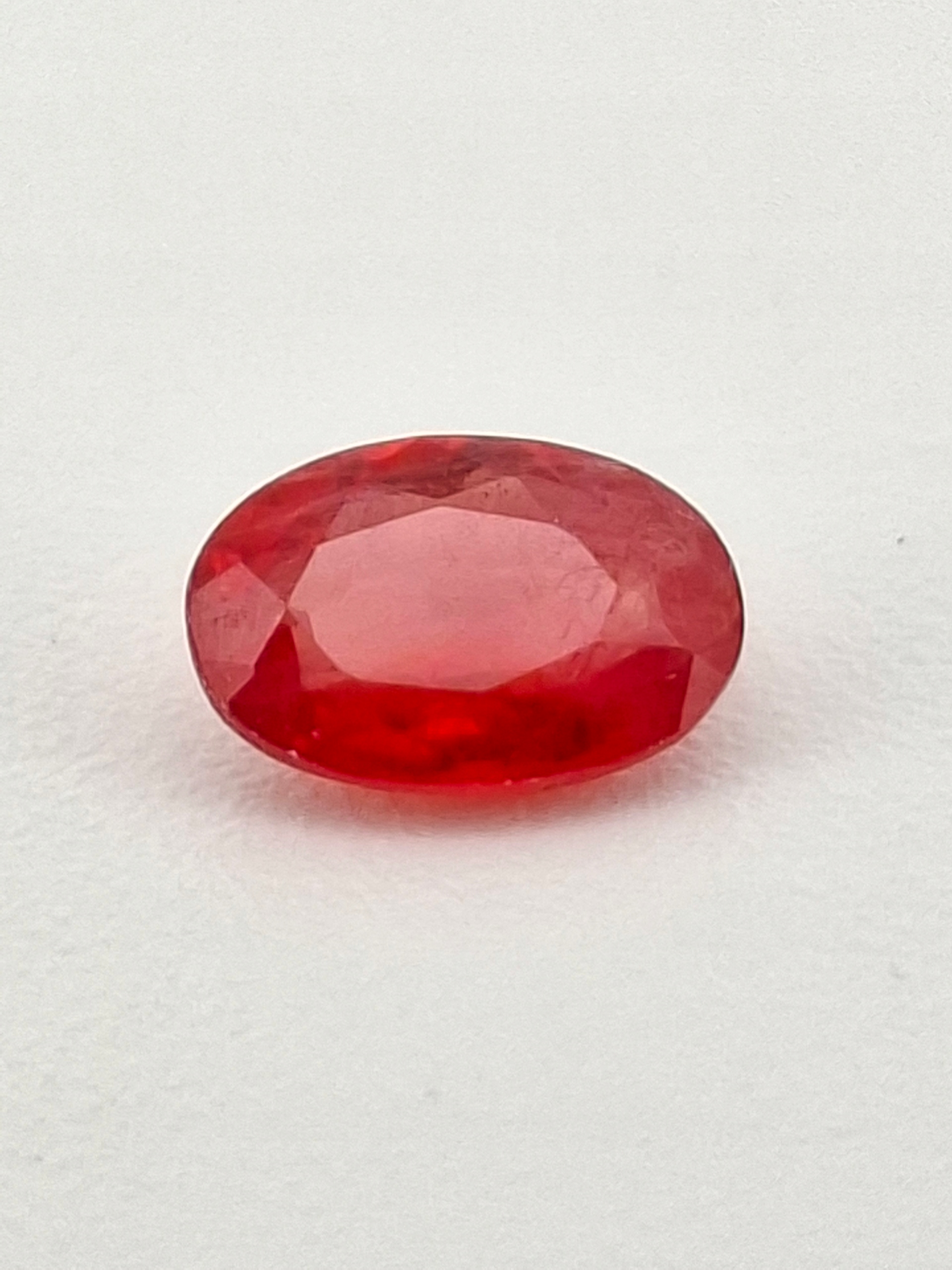 Přírodní oranžový safír Ovál 4 x 6 mm