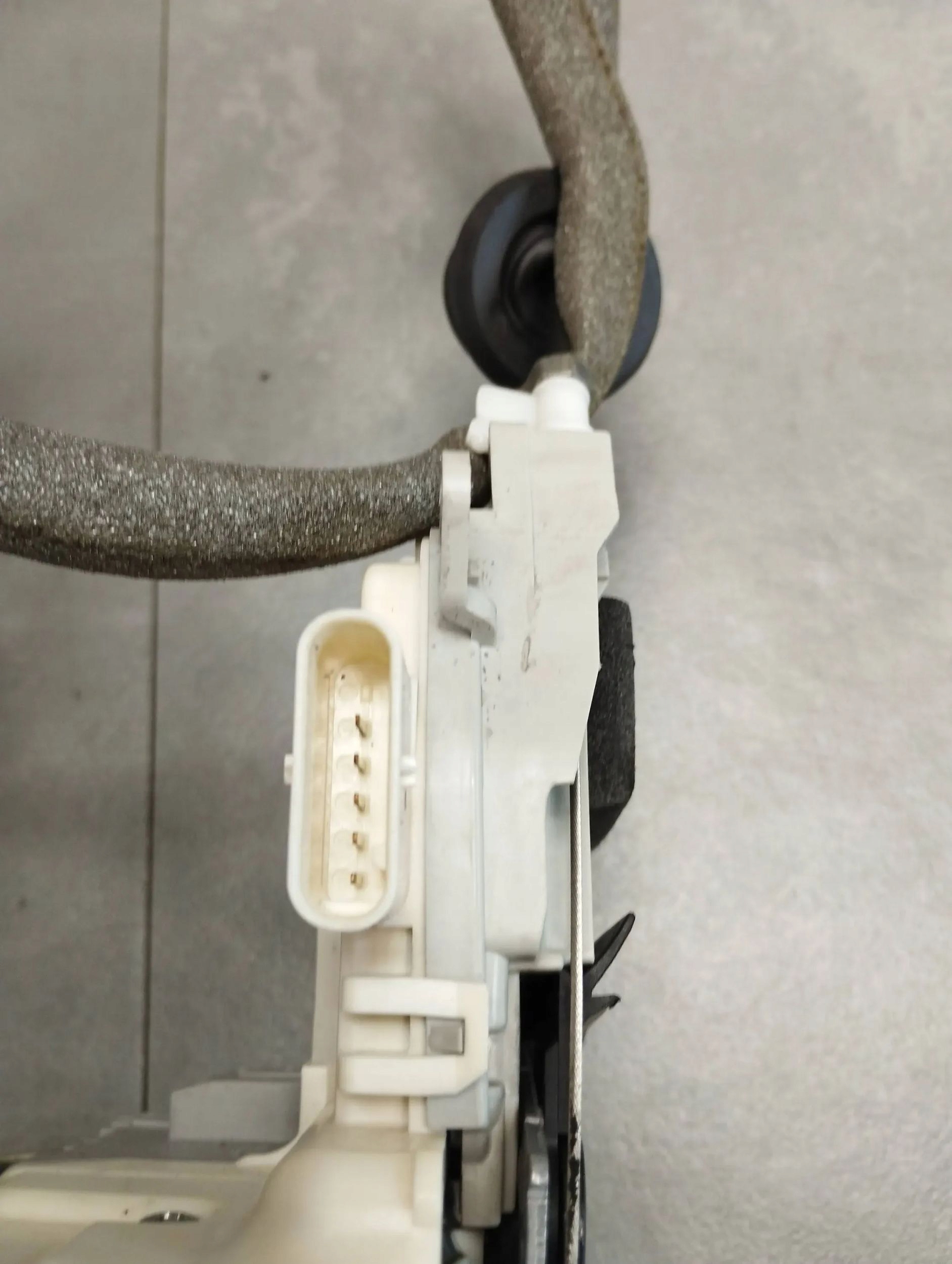 Audi A1 8X lock right 8J1837016D