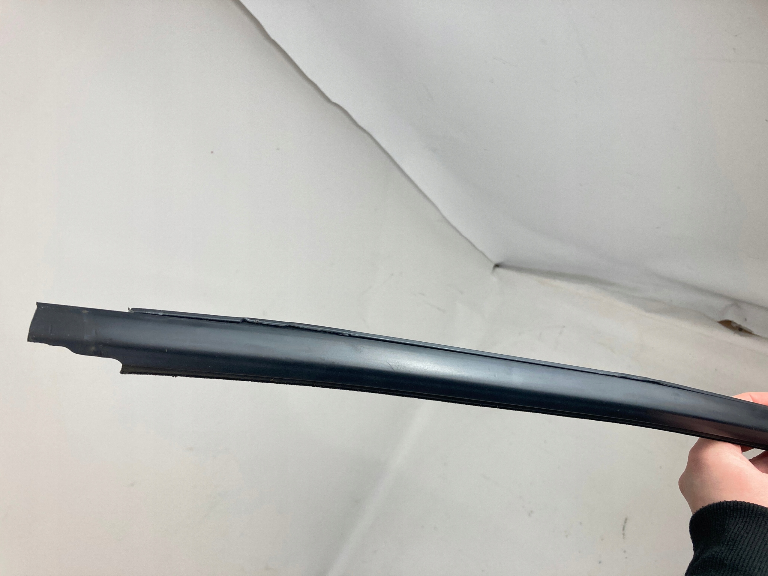 Ram 2500, 3500 gasket exterior zbierak right front 2019-26