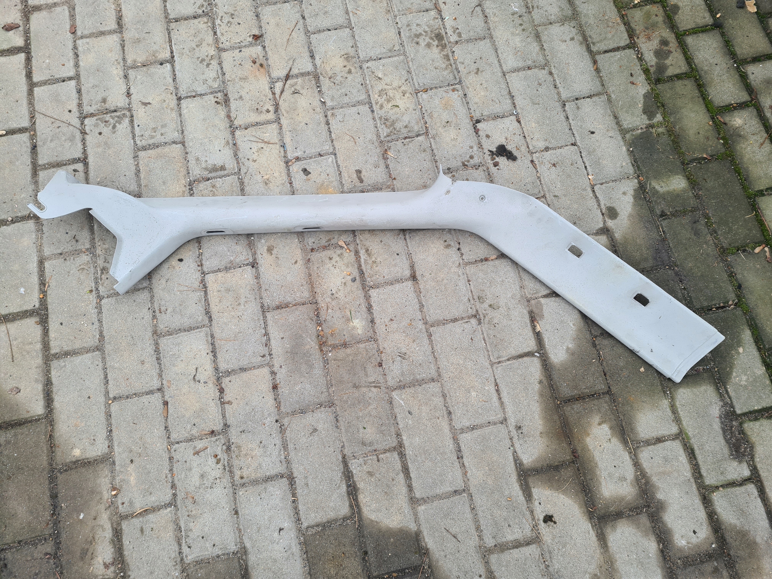 705867234B - Обшивка капота стійка 705867234 VW Transporter T4