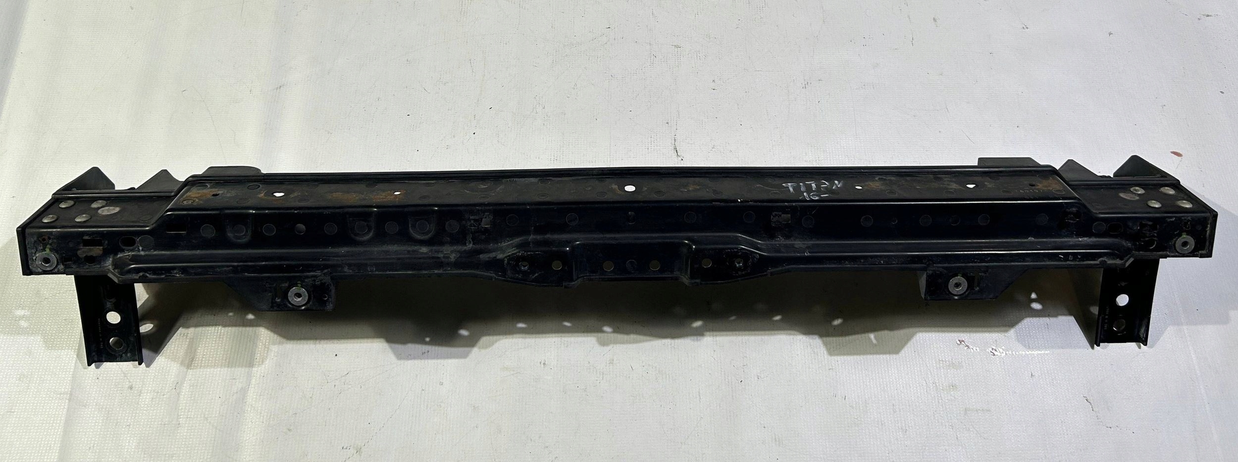 support panel for radiators pillar front cover Nissan Titan 2016r