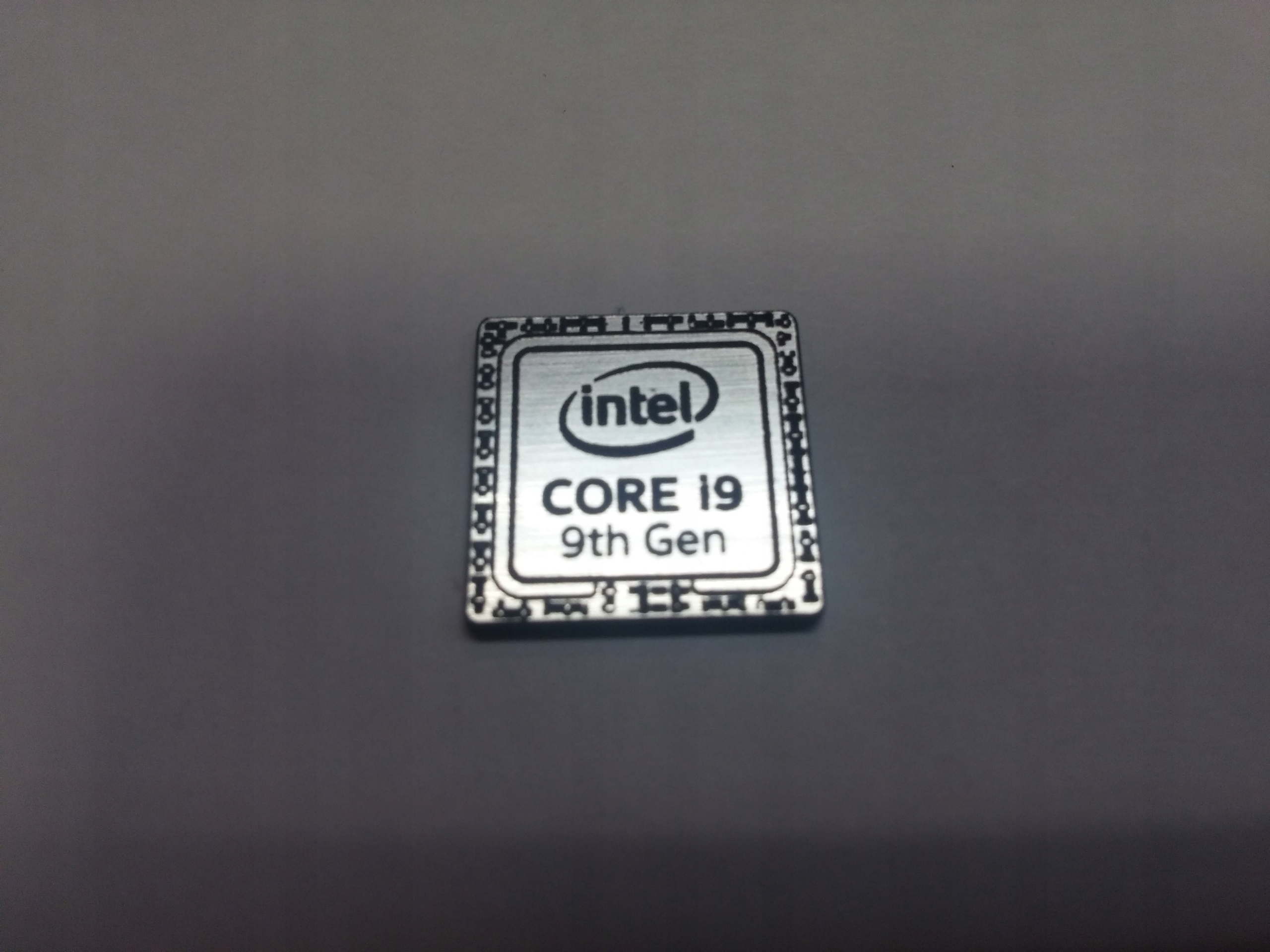 

Intel Core i9 9th Gen naklejka emblemat 18 x 18 mm