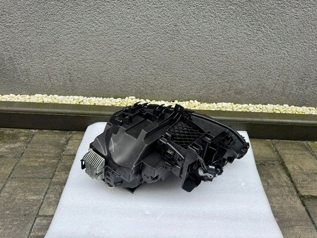 light right BMW 2 G42 Full Led Zlota