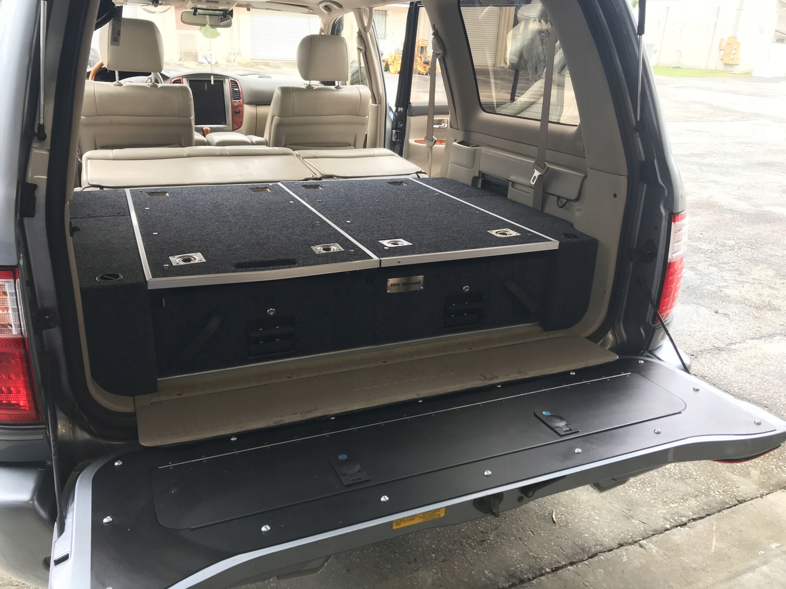 WYKOŃCZENIE BOCZNE ZABUDOWY BAGAŻNIKA TOYOTA LAND CRUISER 100 Numer katalogowy producenta SNARDLC100