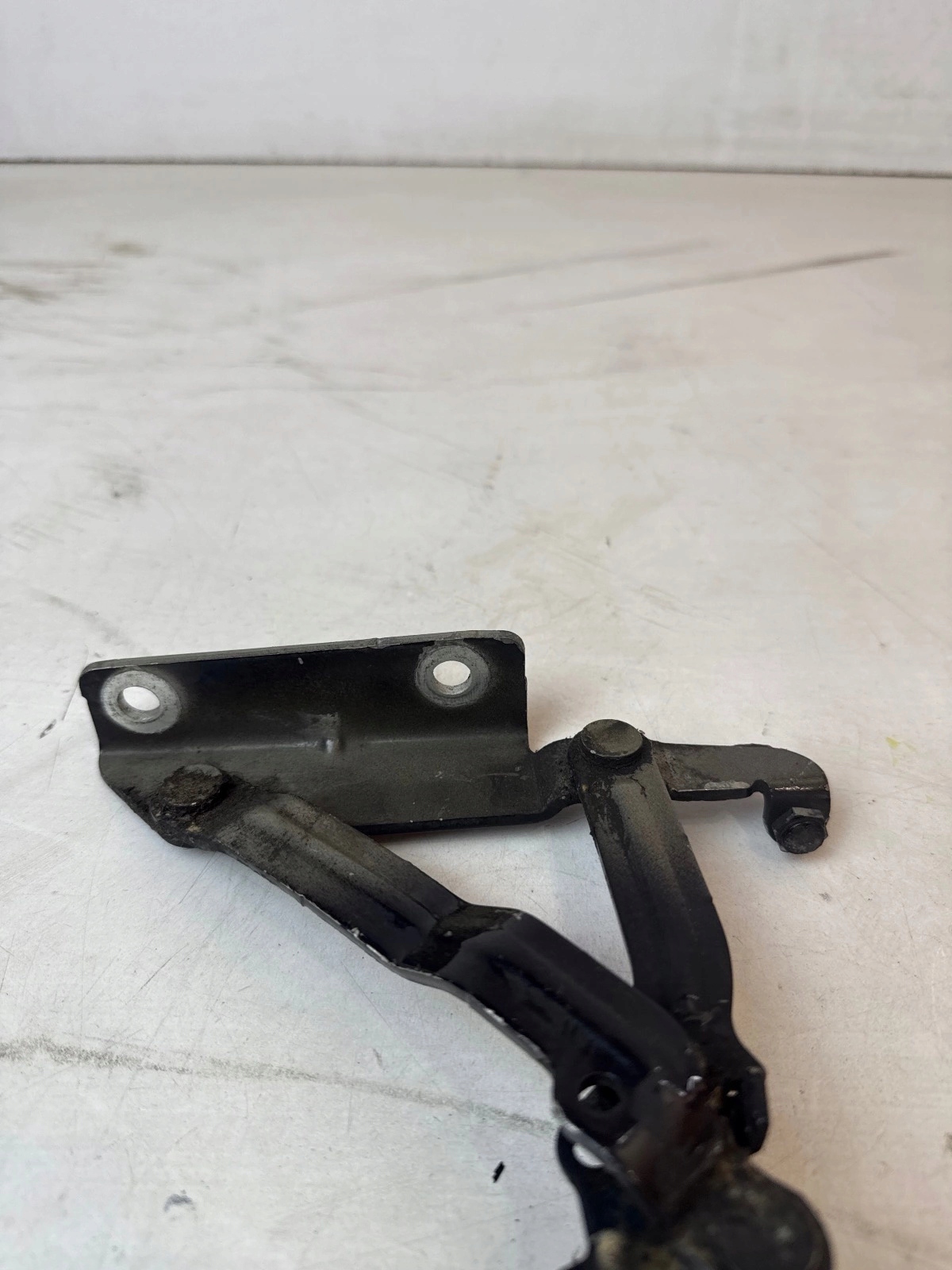 hinge bonnets front front right Volkswagen Golf V