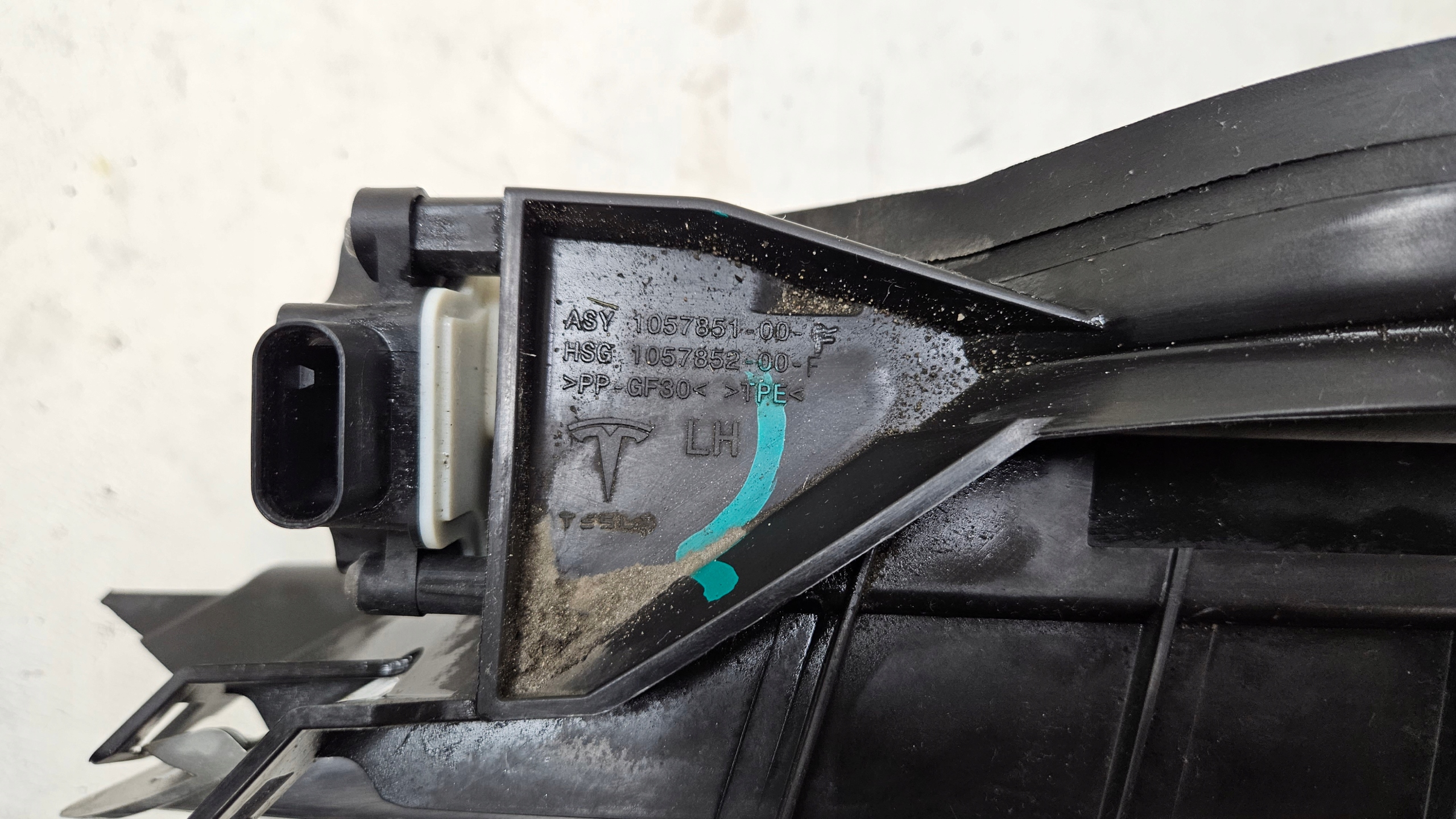 дефлектор впуск активный левый tesla MODEL S