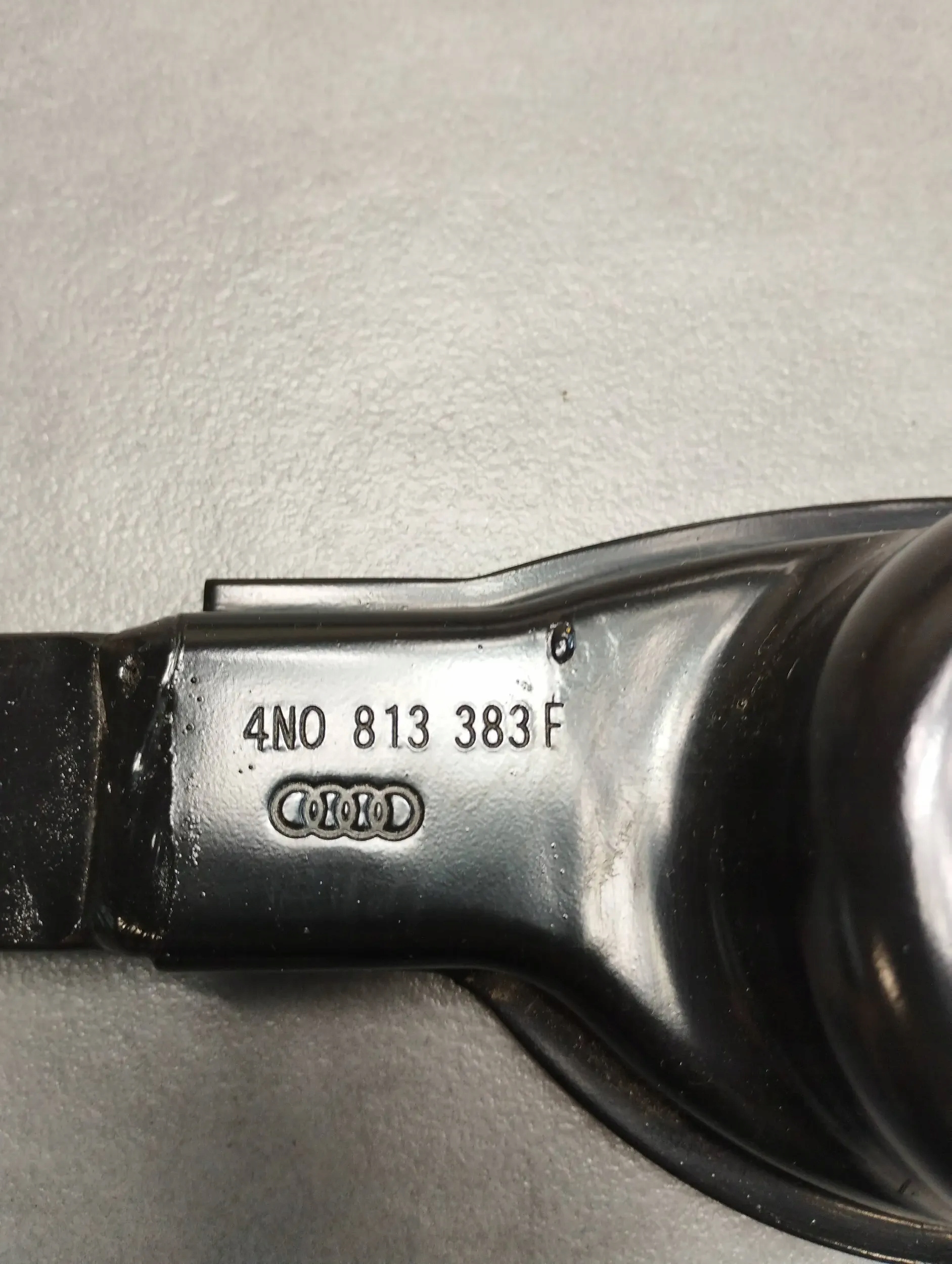Audi A8 4N D5 распорка кронштейн 4N0813383F