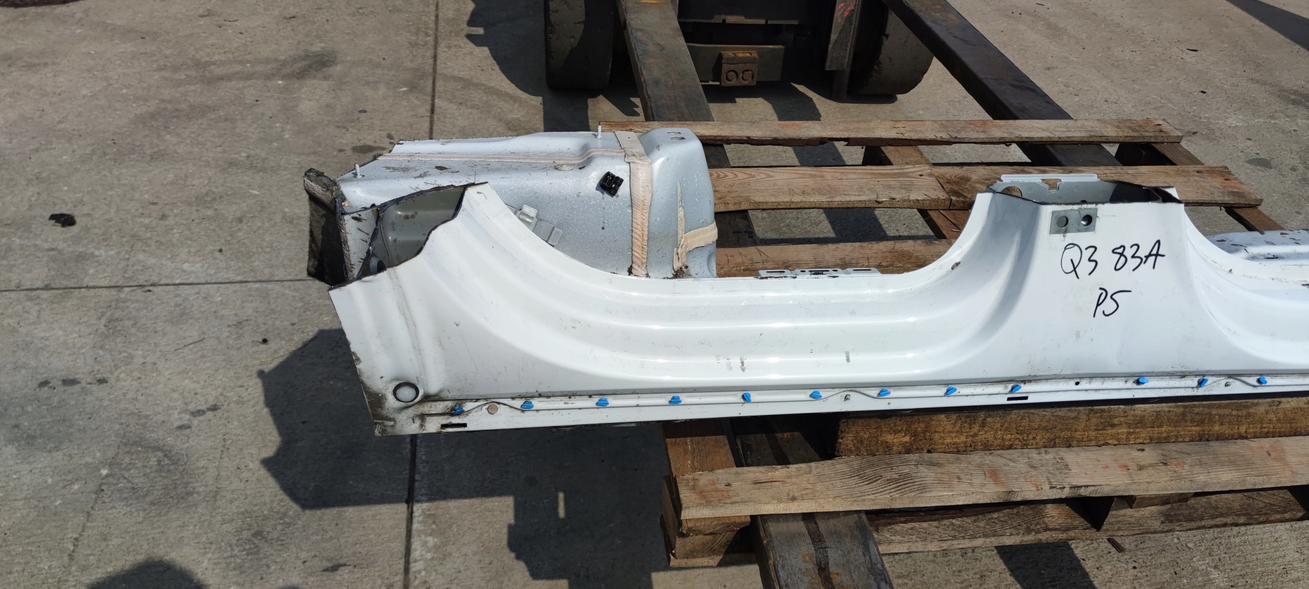 quarter threshold right side AUDI Q3 II 83A F3B