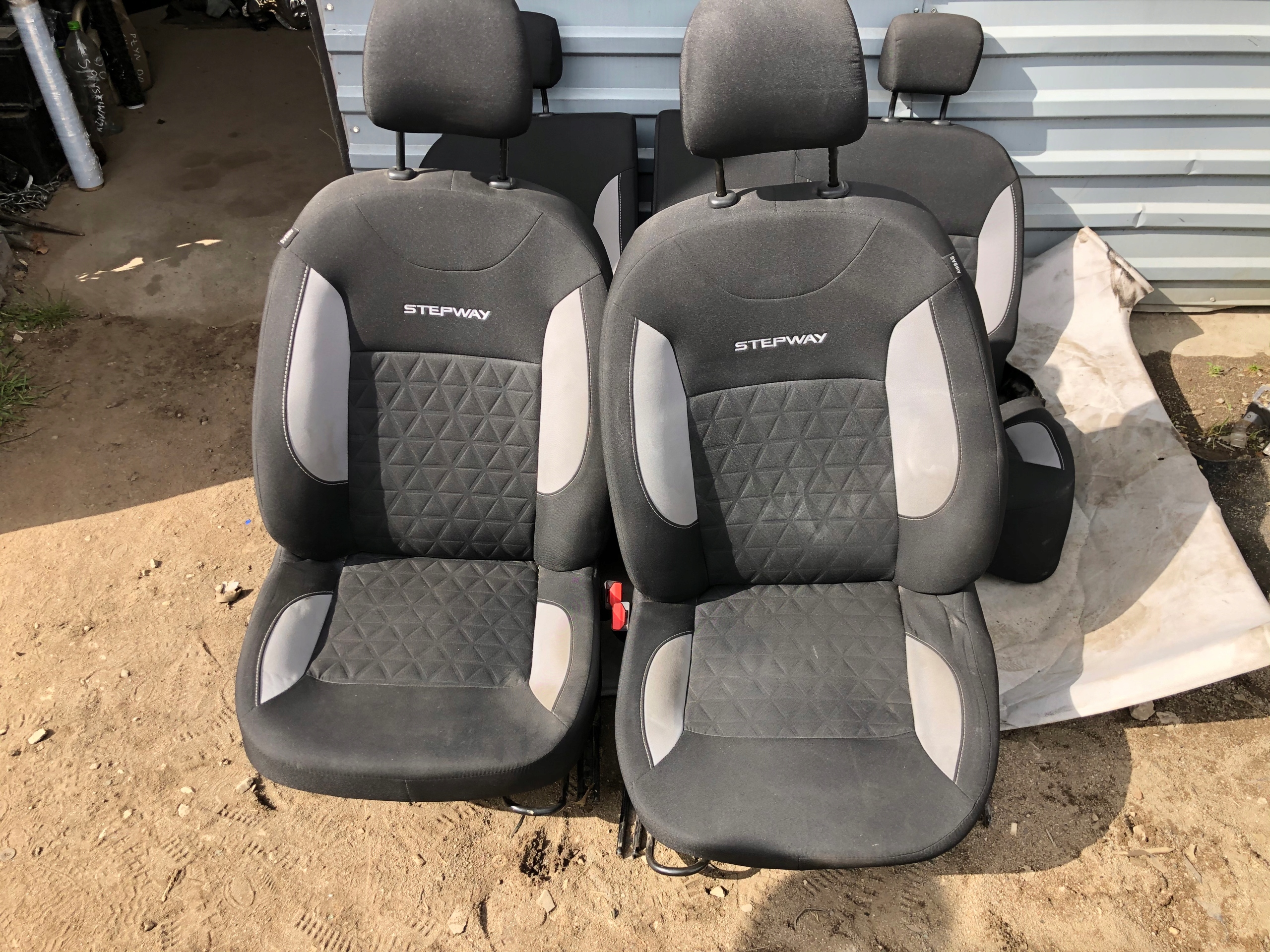 кресла перед диван зад Dacia SANDERO II