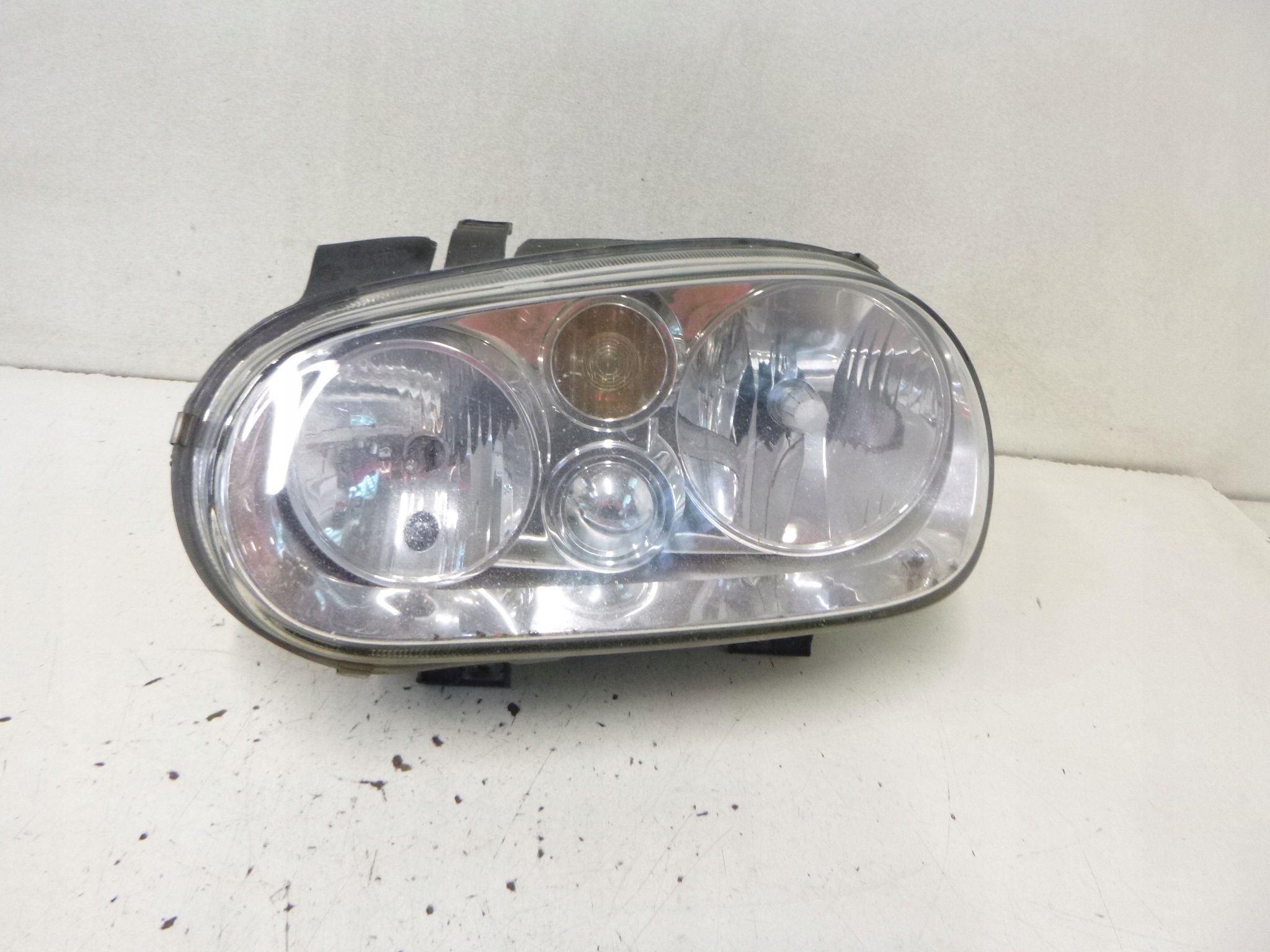 light front VW Volkswagen Golf IV 97-06r. Hella
