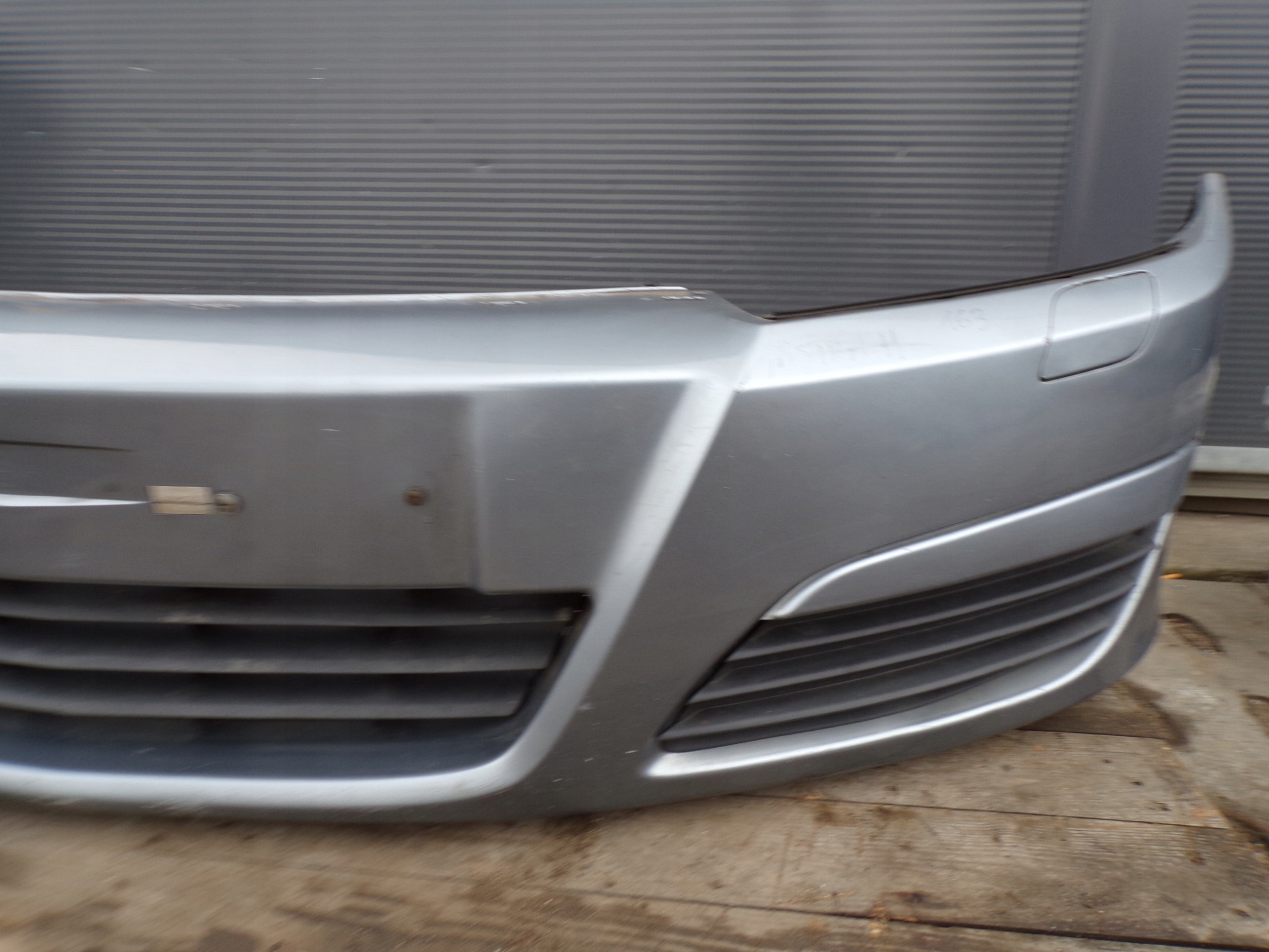 front bumper front OPEL ASTRA H WERSJA below washers colour Z163 (2)