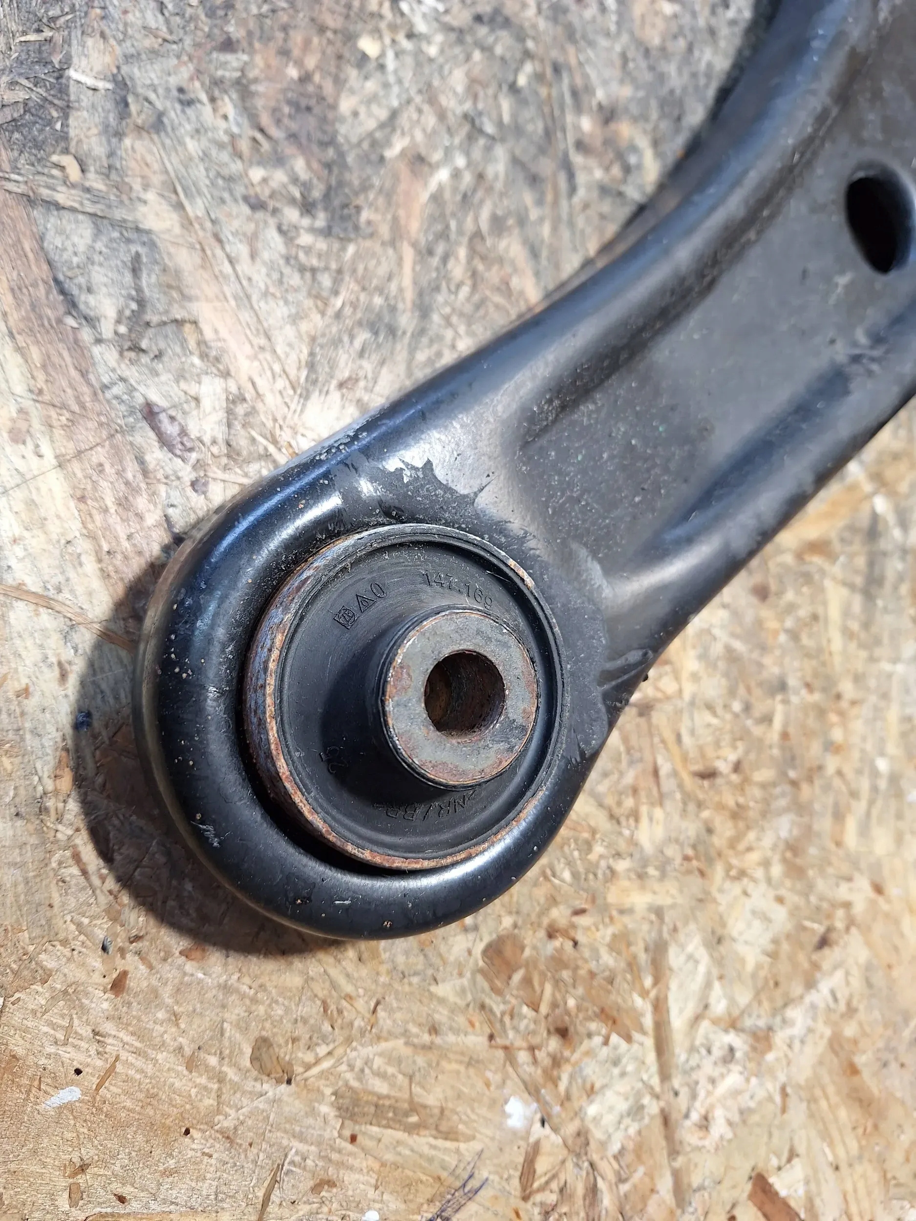 arm left front SUZUKI VITARA II 15- S-CROSS