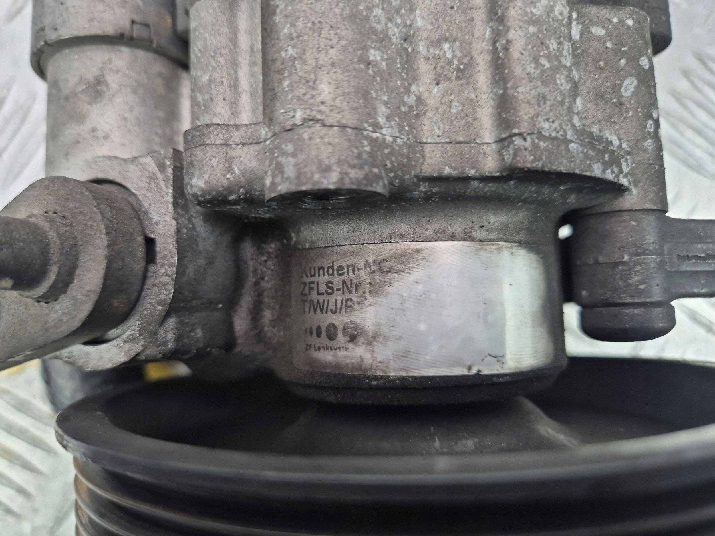 Mercedes E200 CGI W212 servo pump A0064667501 M271.860