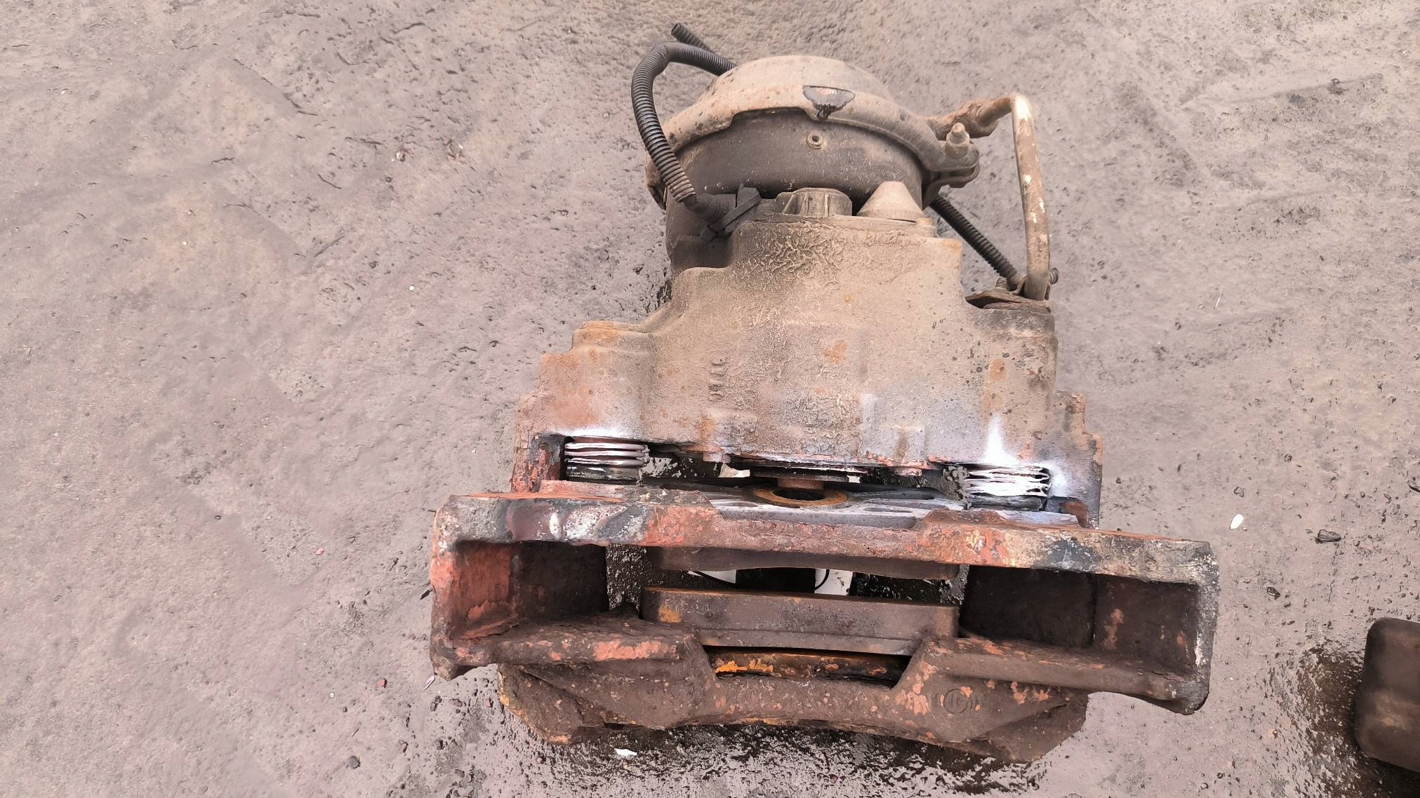 caliper brake front left MAN TGL 12.210