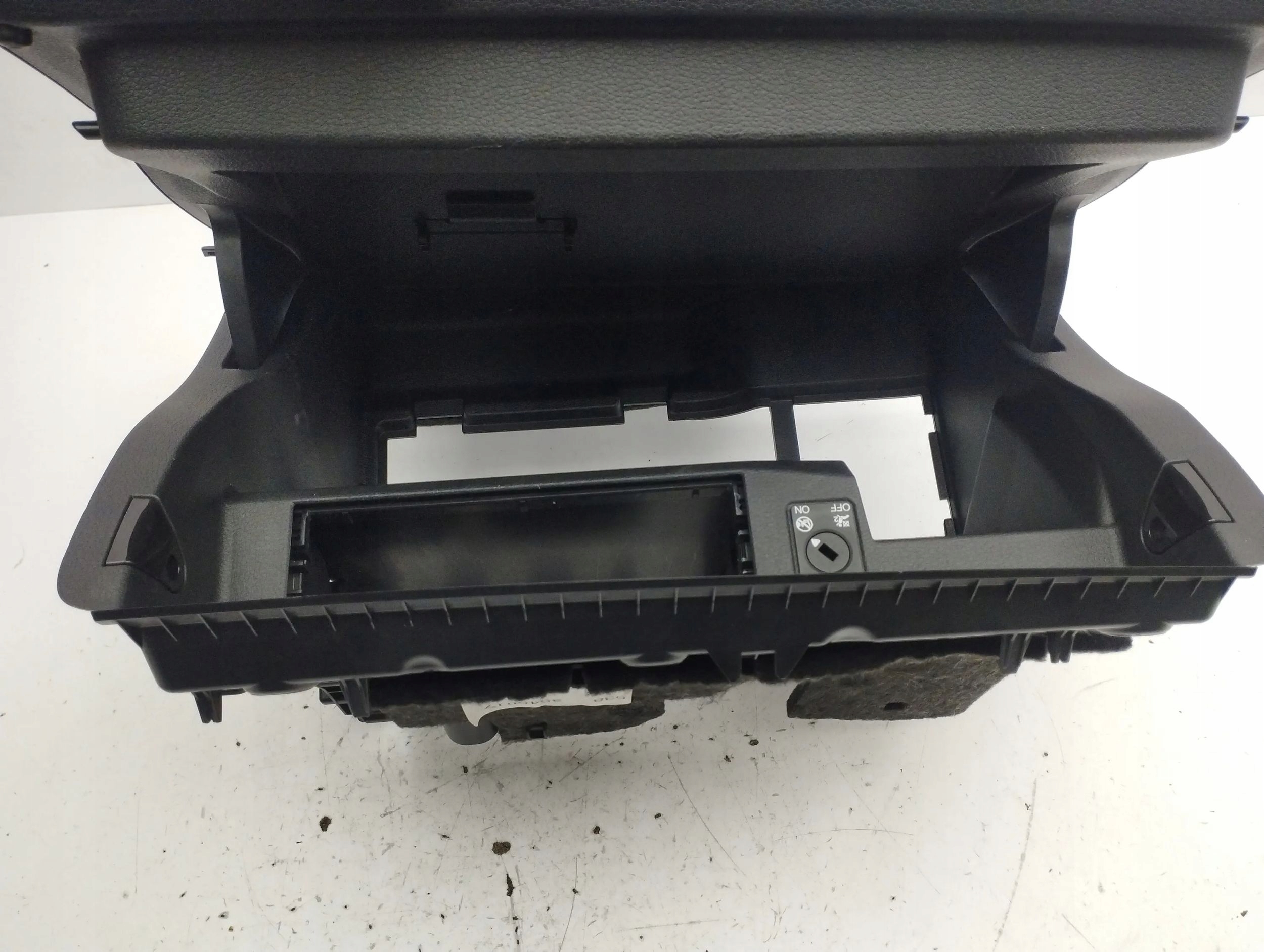 Audi Q2 - 2017 бардачок