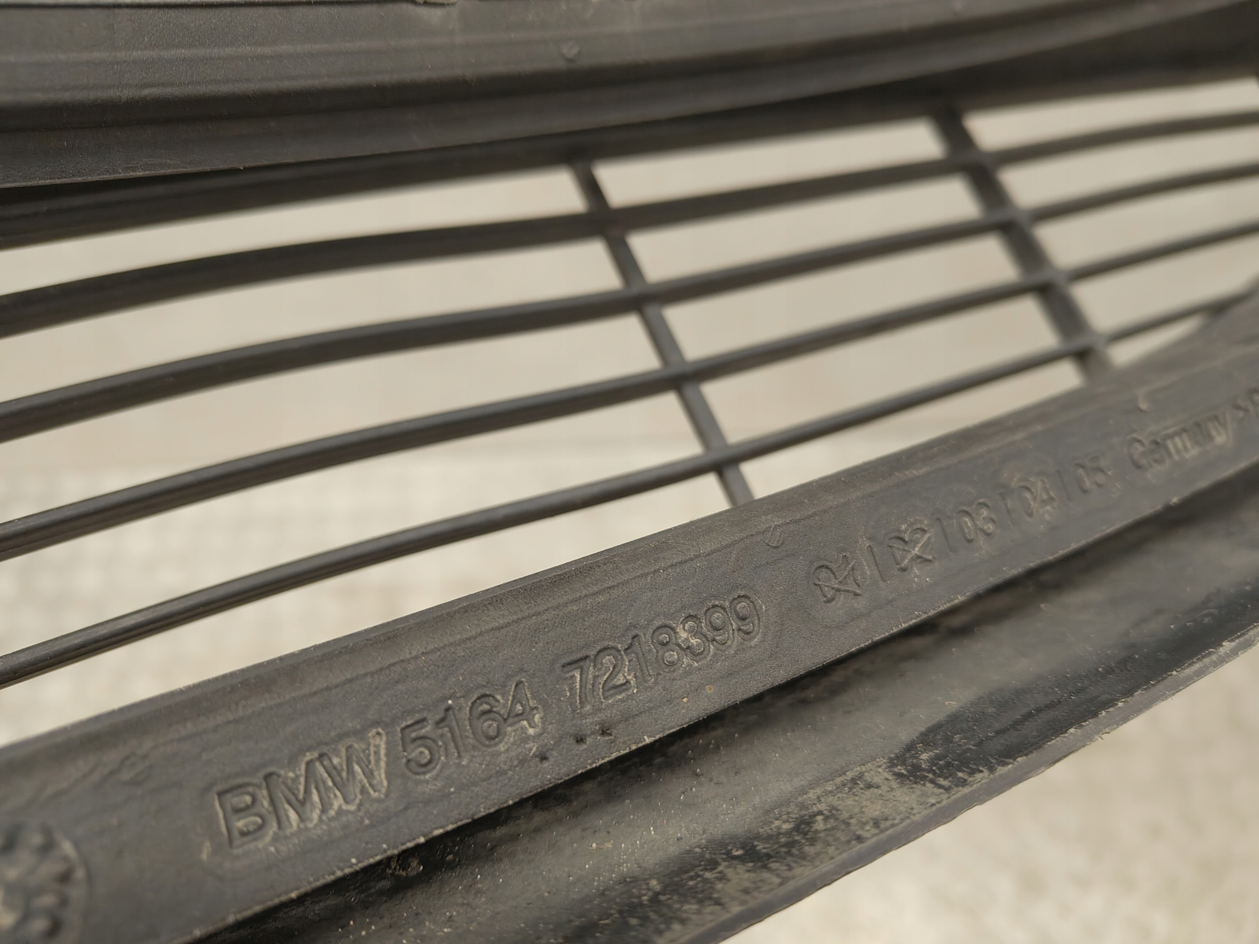 BMW X5 E70 X6 E71 intake air grid radiator 7205941