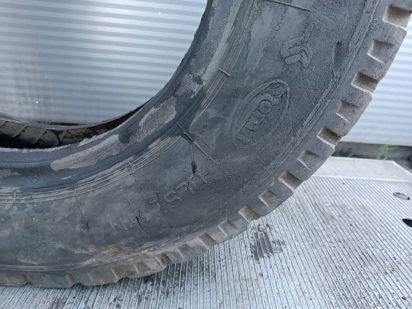 OPONA + DĘTKA + FARTUCH 8.25 R20 STOMIL Liczba opon w ofercie 1 szt.