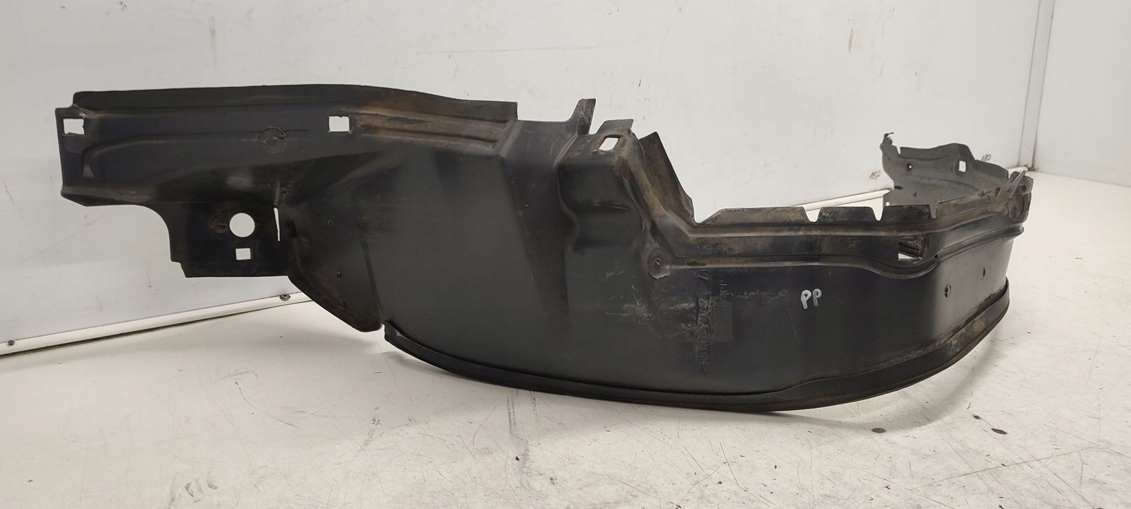 mudguard front front right Mercedes W124 kombi 2,2