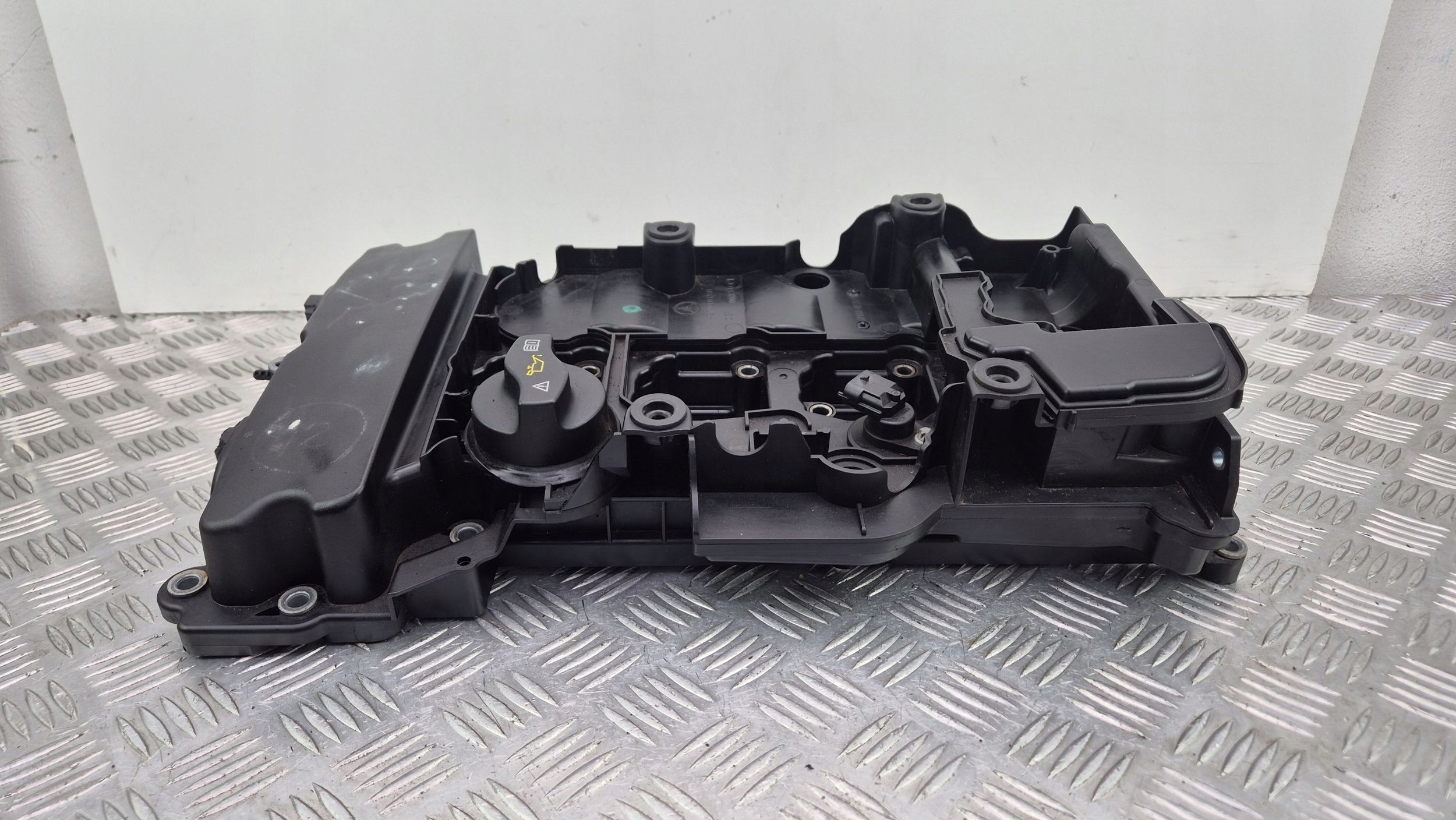 Abdeckung der Ventile Mercedes 271.860 E200 CGI W212 A2710101730