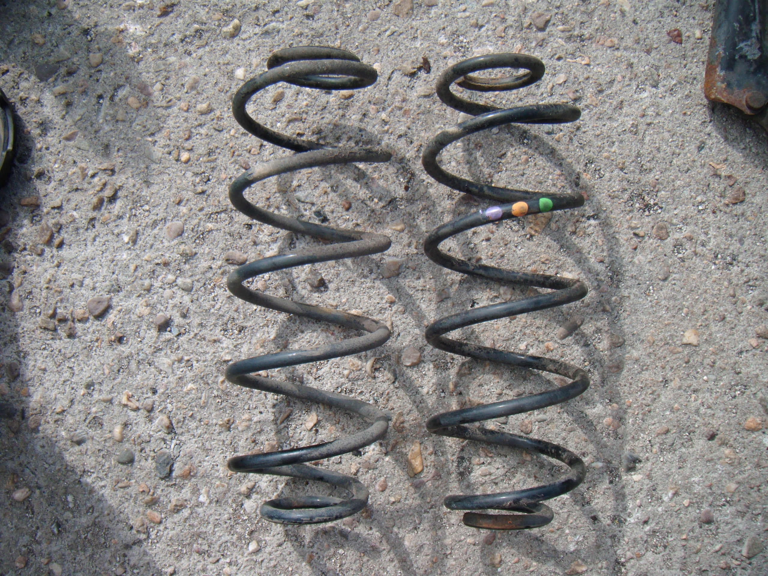 CITROEN C3 PICASSO 08-12 1.4 VTI SPRĘŻYNY TYŁ KOMPLET