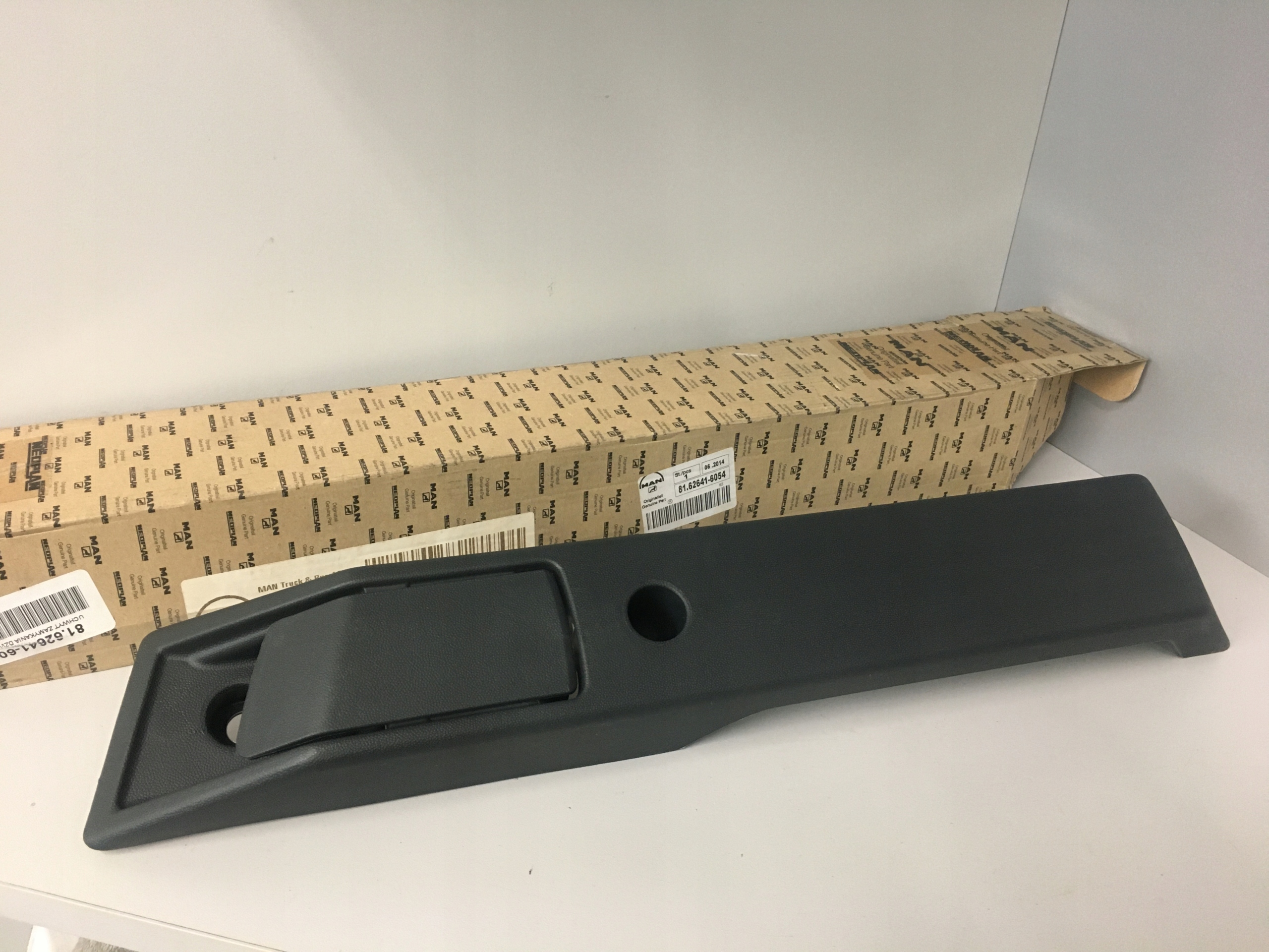 ВНУТРЕННЯЯ ДВЕРНАЯ РУЧКА MAN 81.62641-6054 ПРАВАЯ