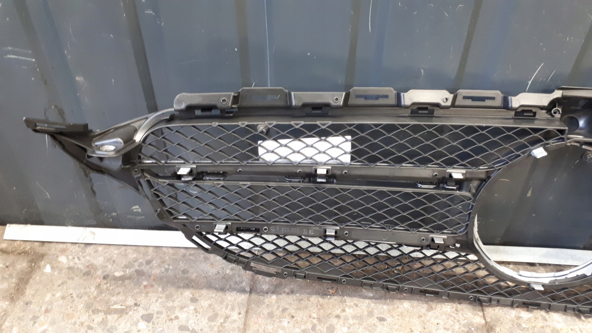 a2058800283 grill atrapa mercedes c w205 nowy Numer katalogowy części a2058800283