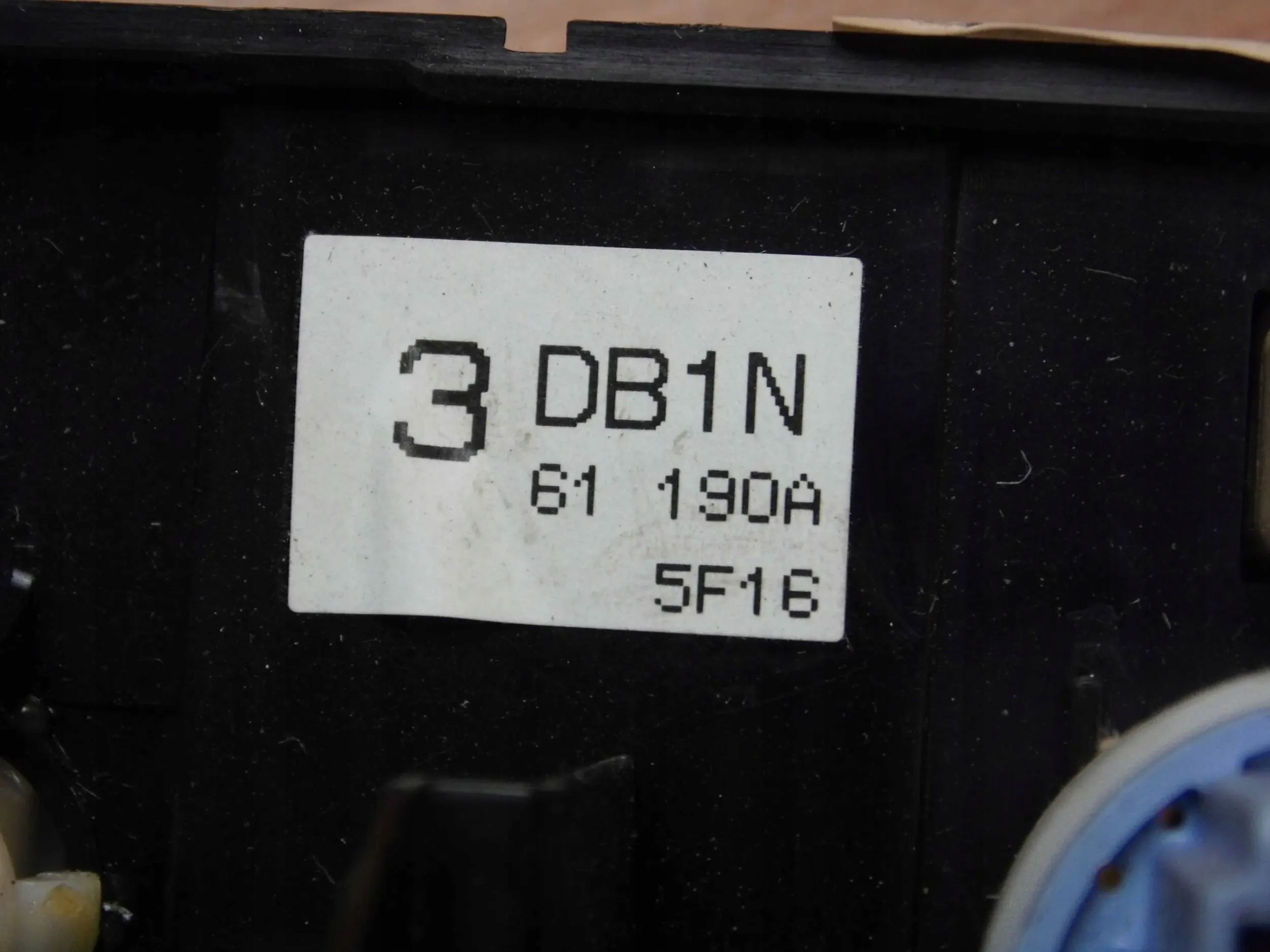 Mazda 2 DJ panel stahovanie topení klimatizaci DB1N61190A