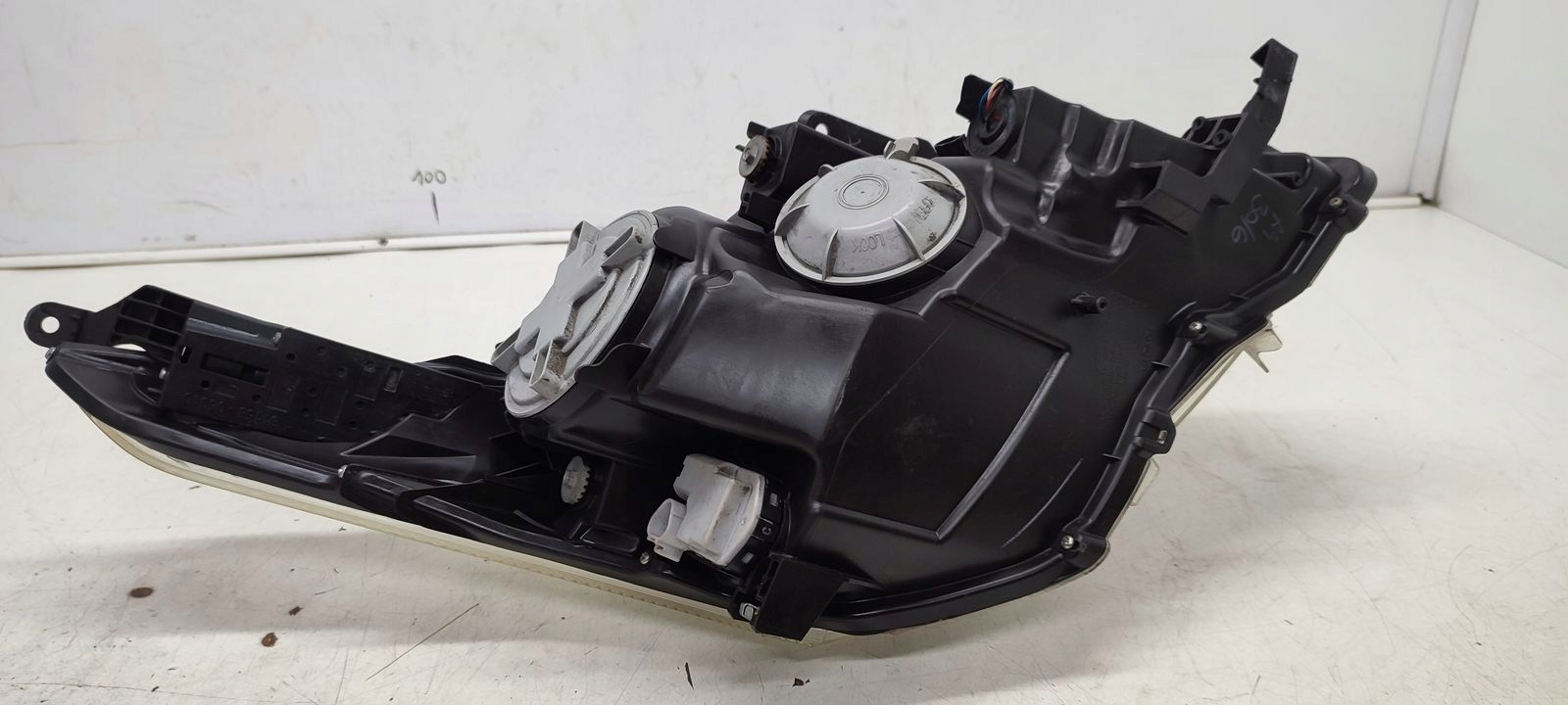light front front left lens Toyota Avensis T27