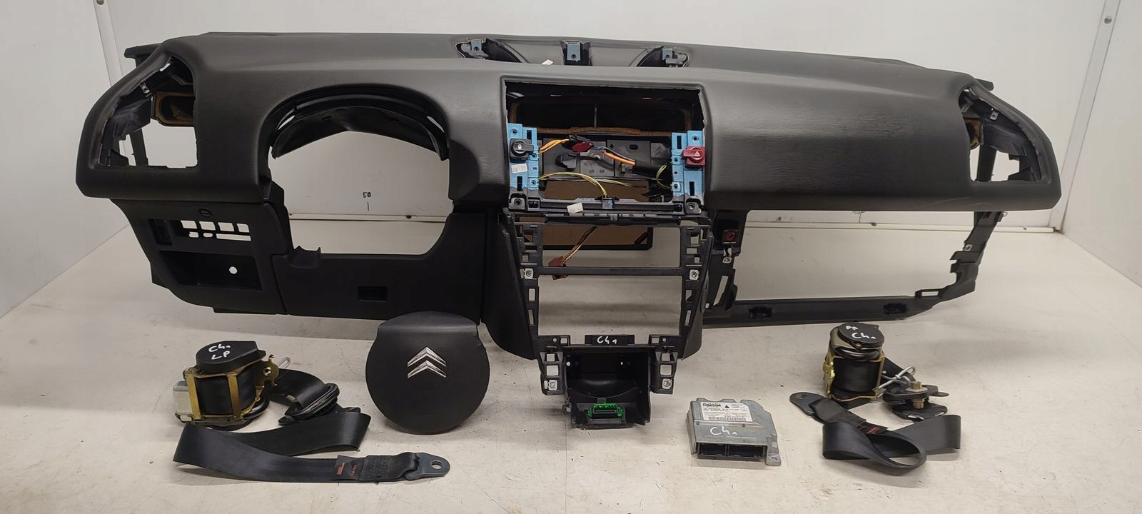 panneau d'instruments console airbag courroies de tension Citroen C4 et 1,6 HDI