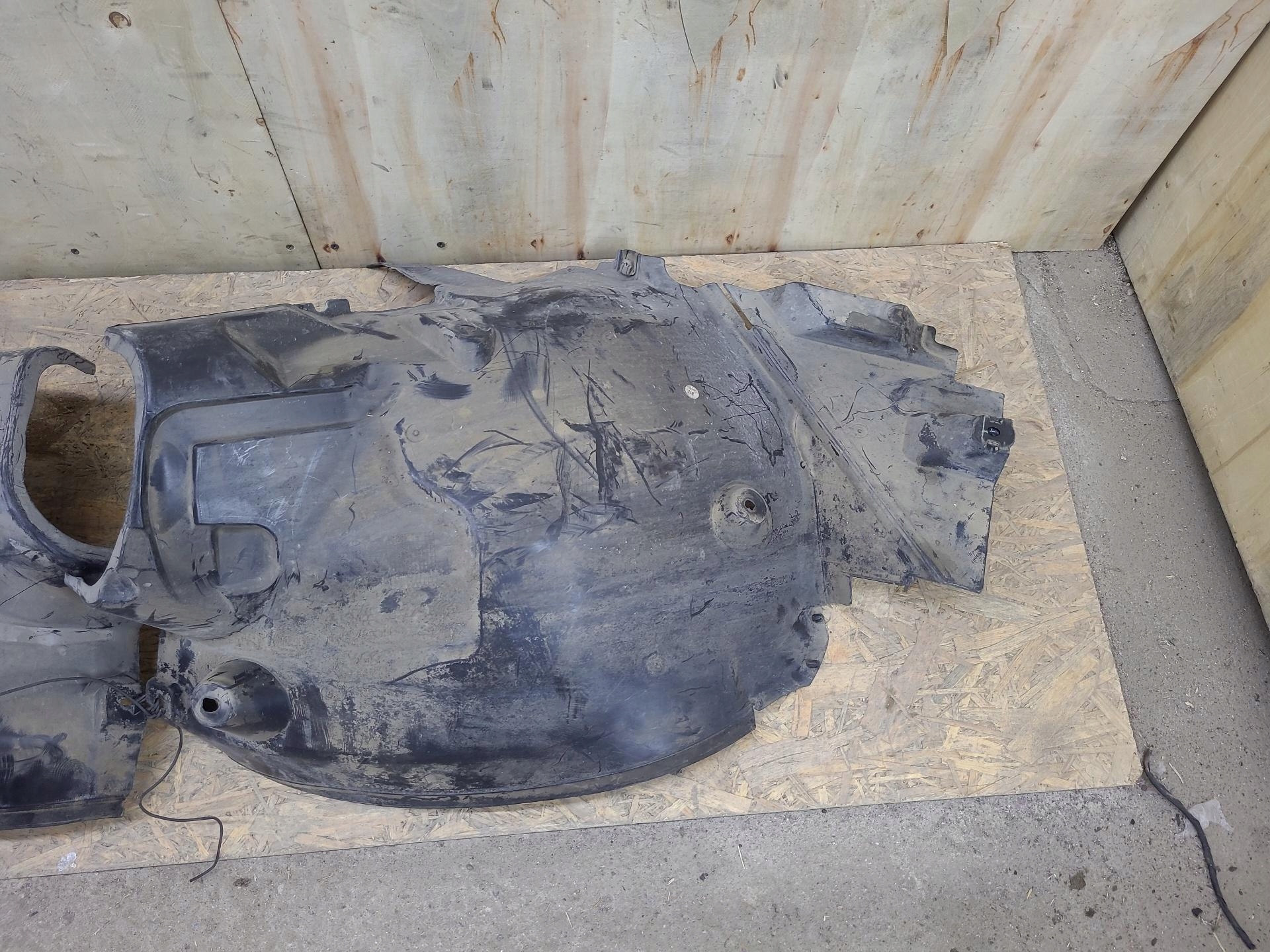 mudguard front left side Mercedes-Benz C W204 2008 A2046981330