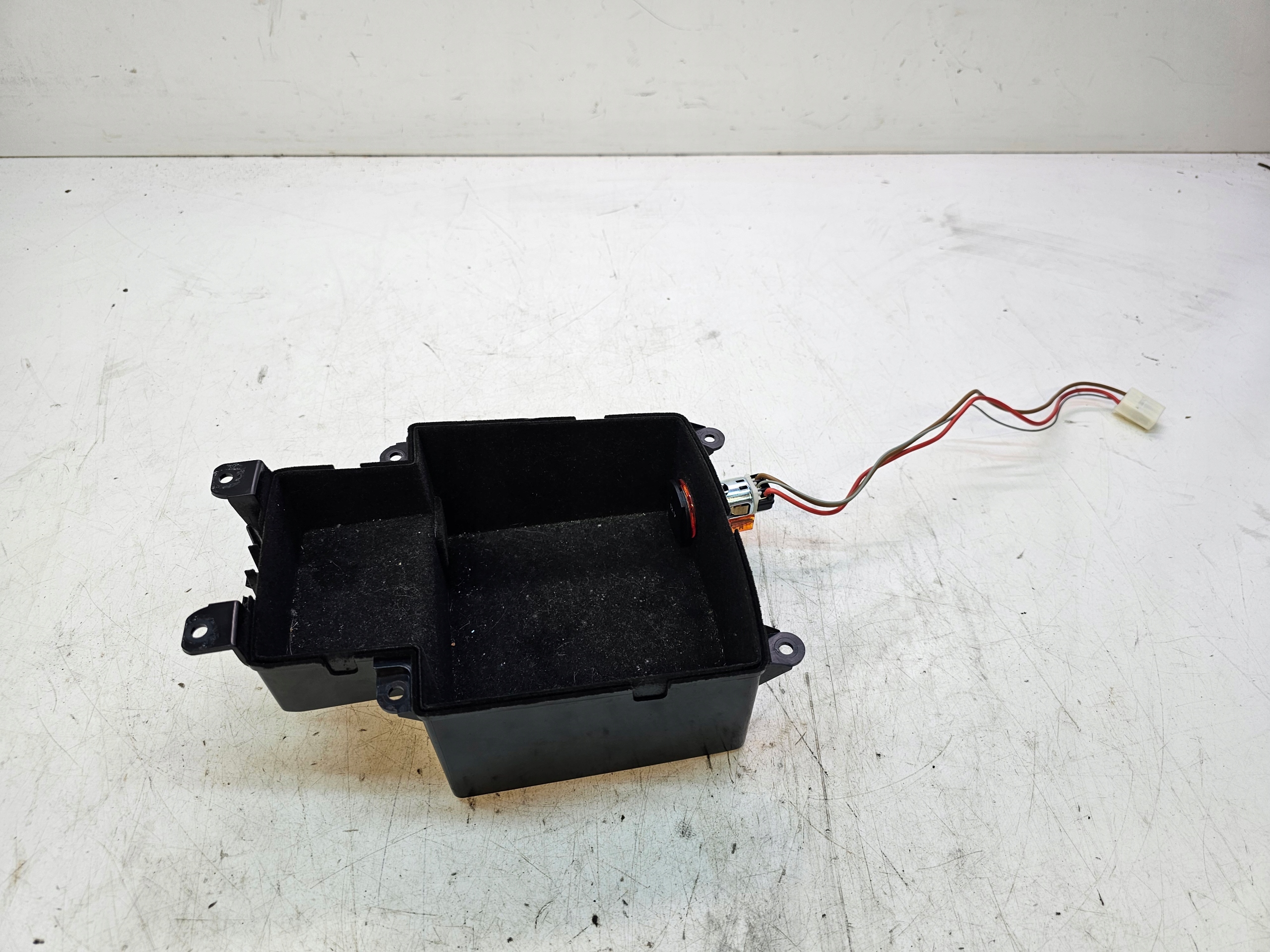 passenger compartment ZAPALNICZKA TELEFON AUDI A4 A5 8K0864981D
