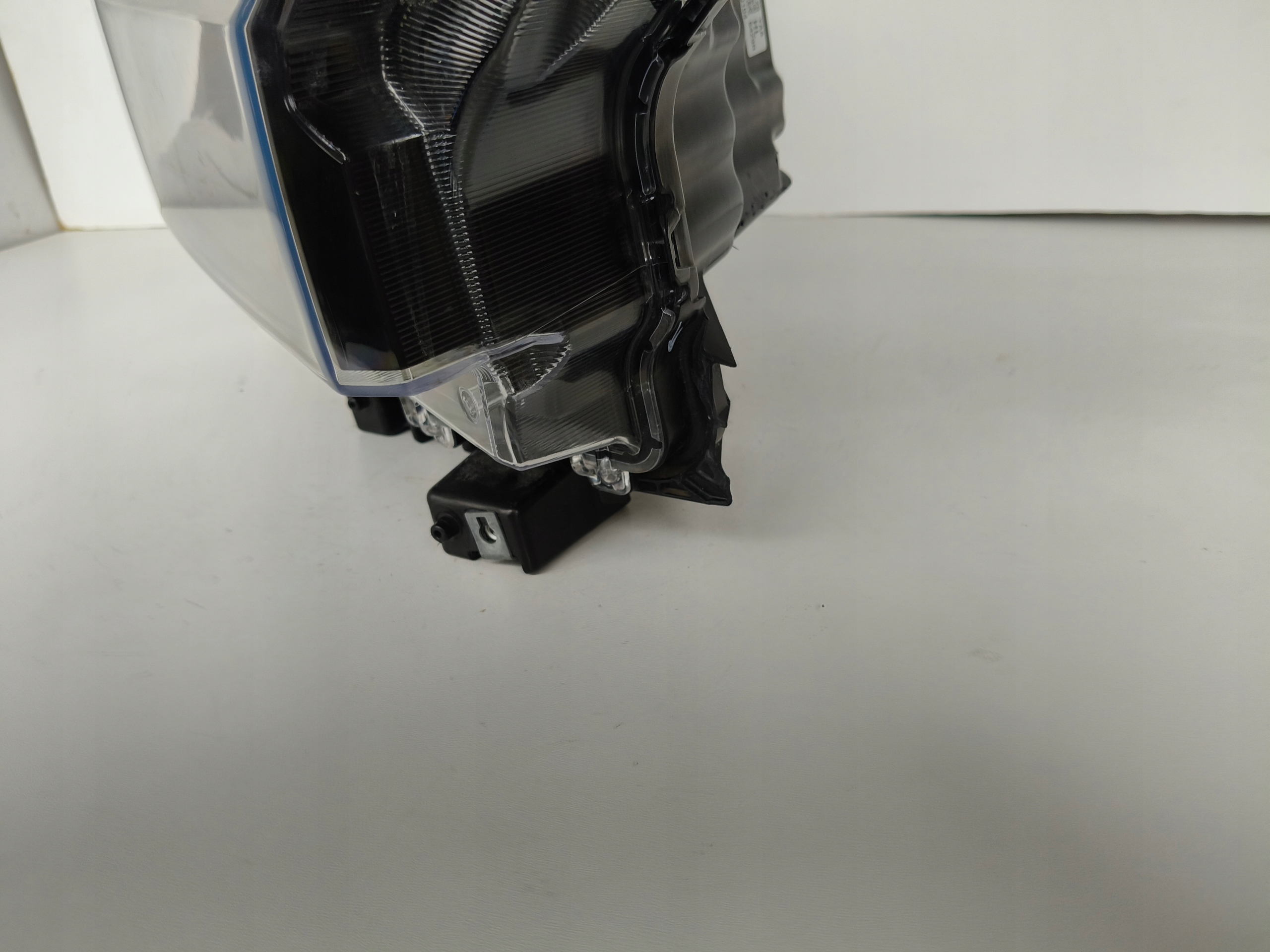 light right REFLEKTOR SUZUKI SX4 S-CROSS 22- FULL LED