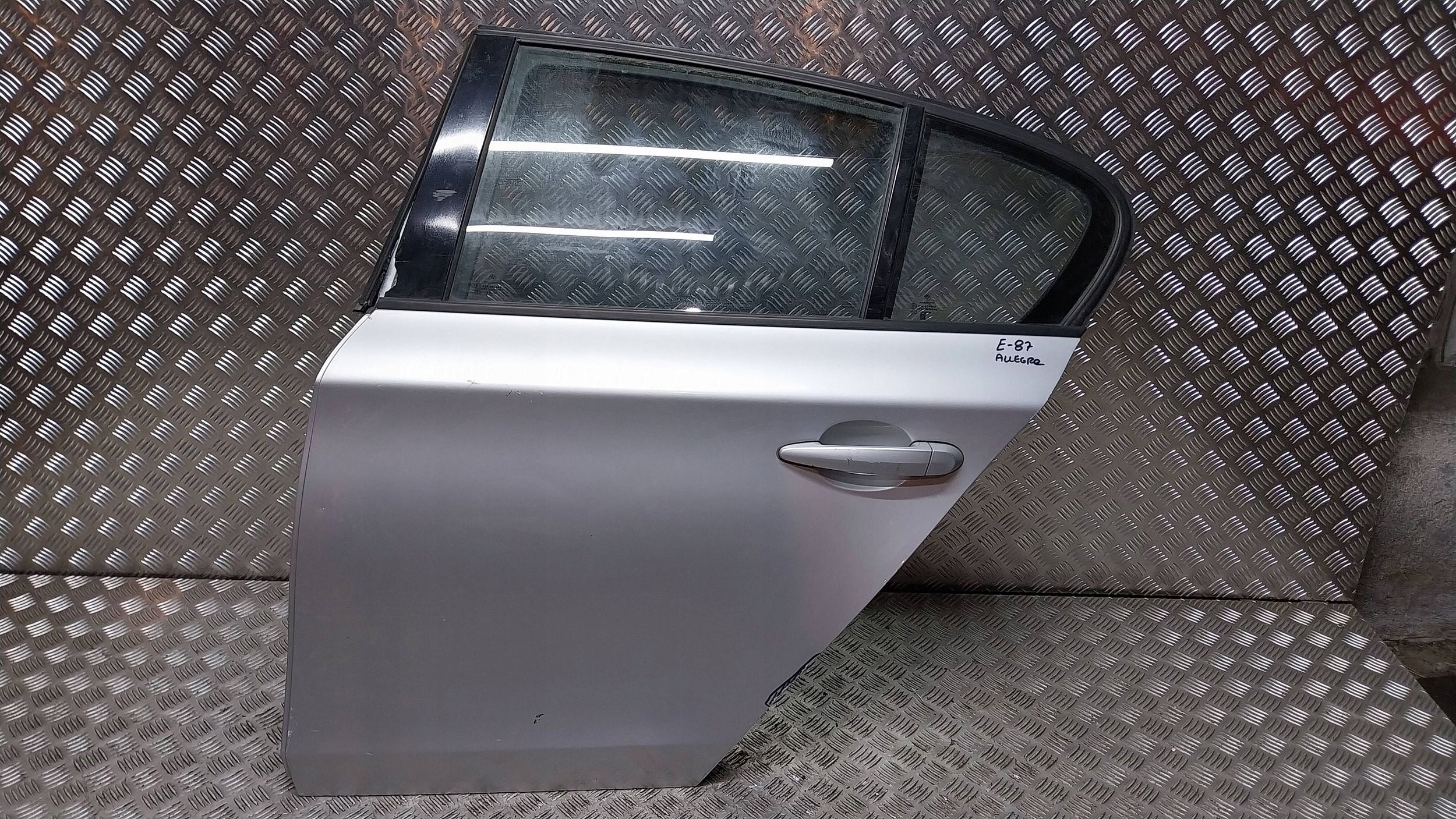 dveře záď levé BMW 1 E87 04