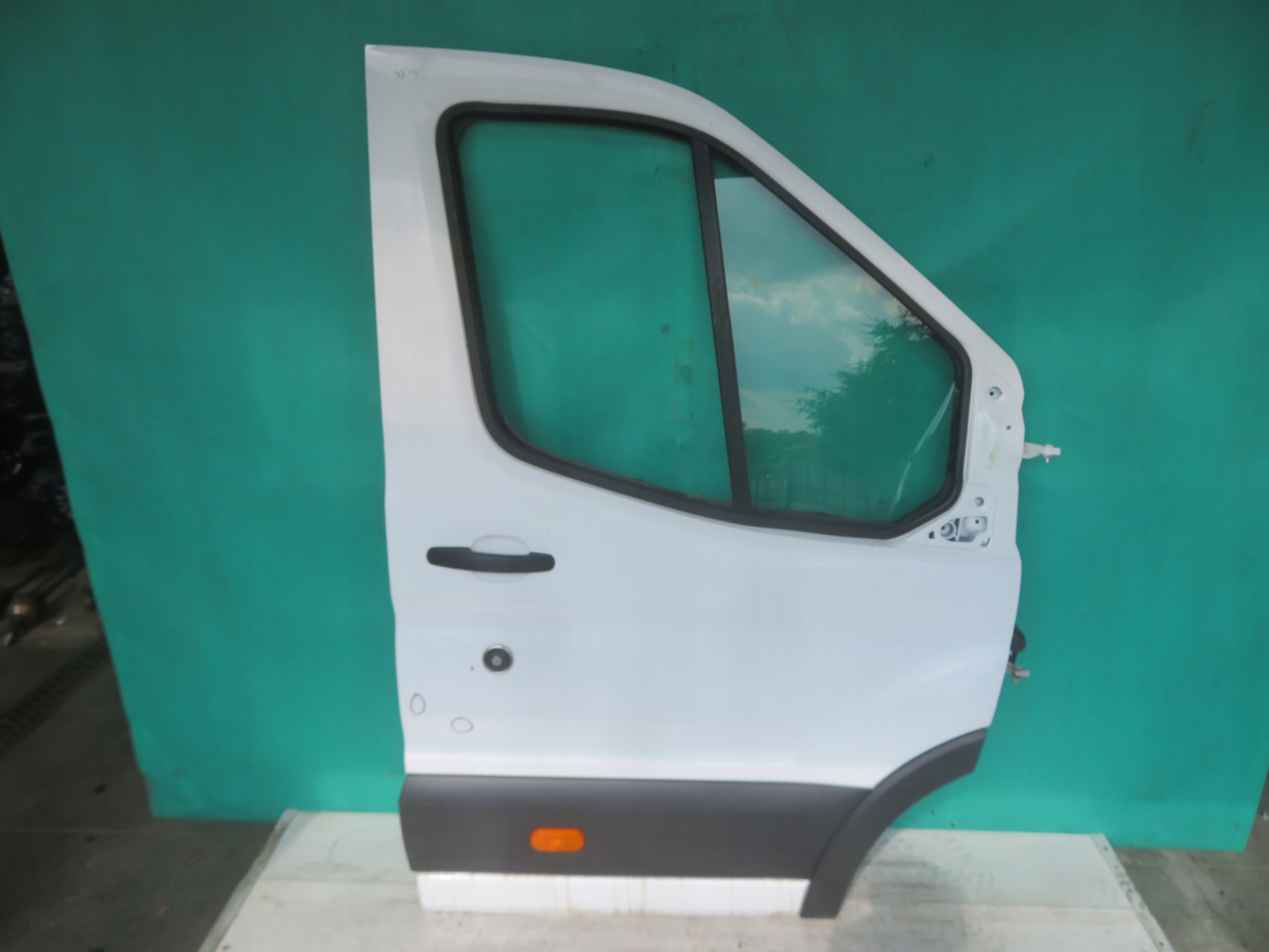 door right front FORD TRANSIT MK8 21R