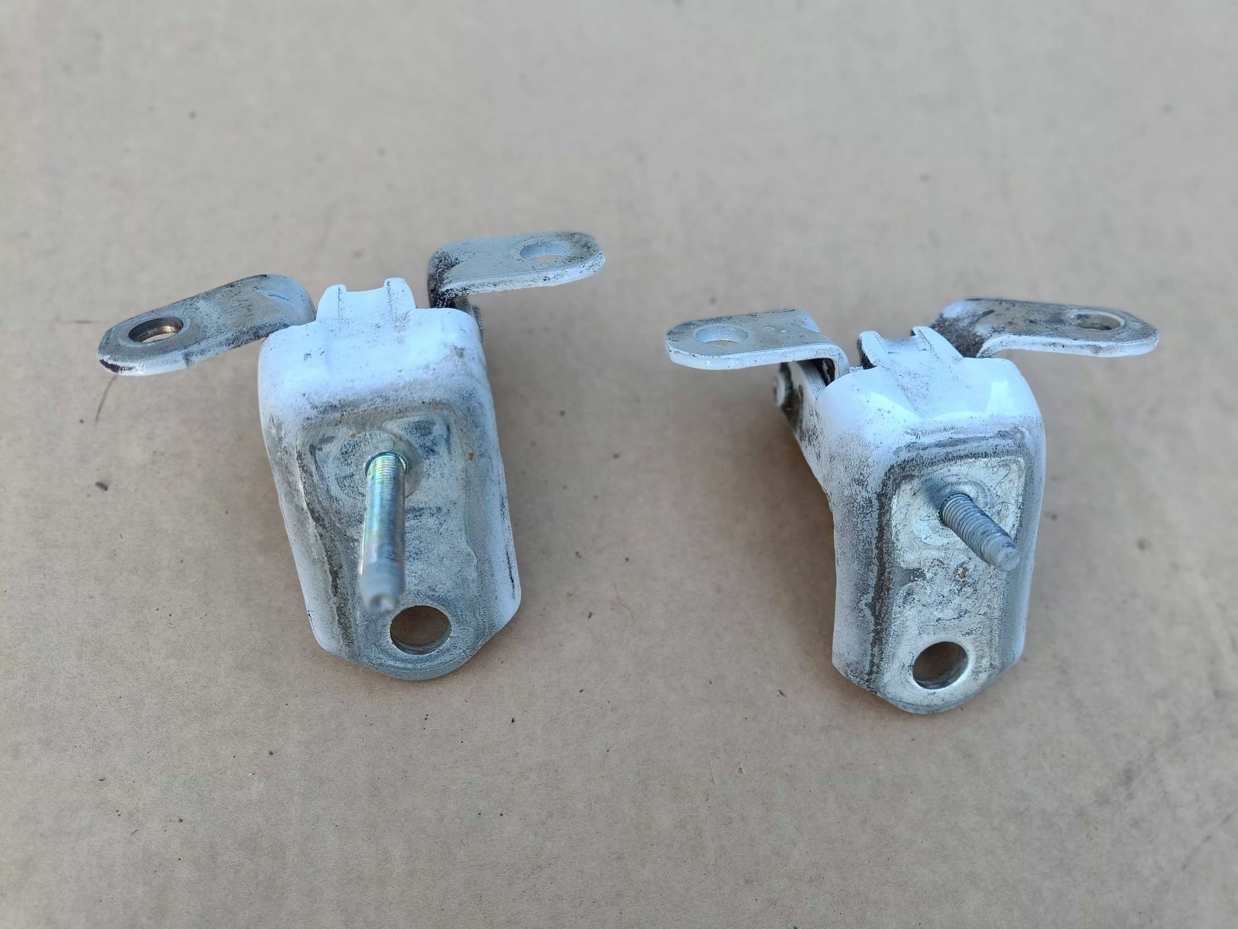 Ford Fiesta MK7 front side right hinges door przednich BIALE HC