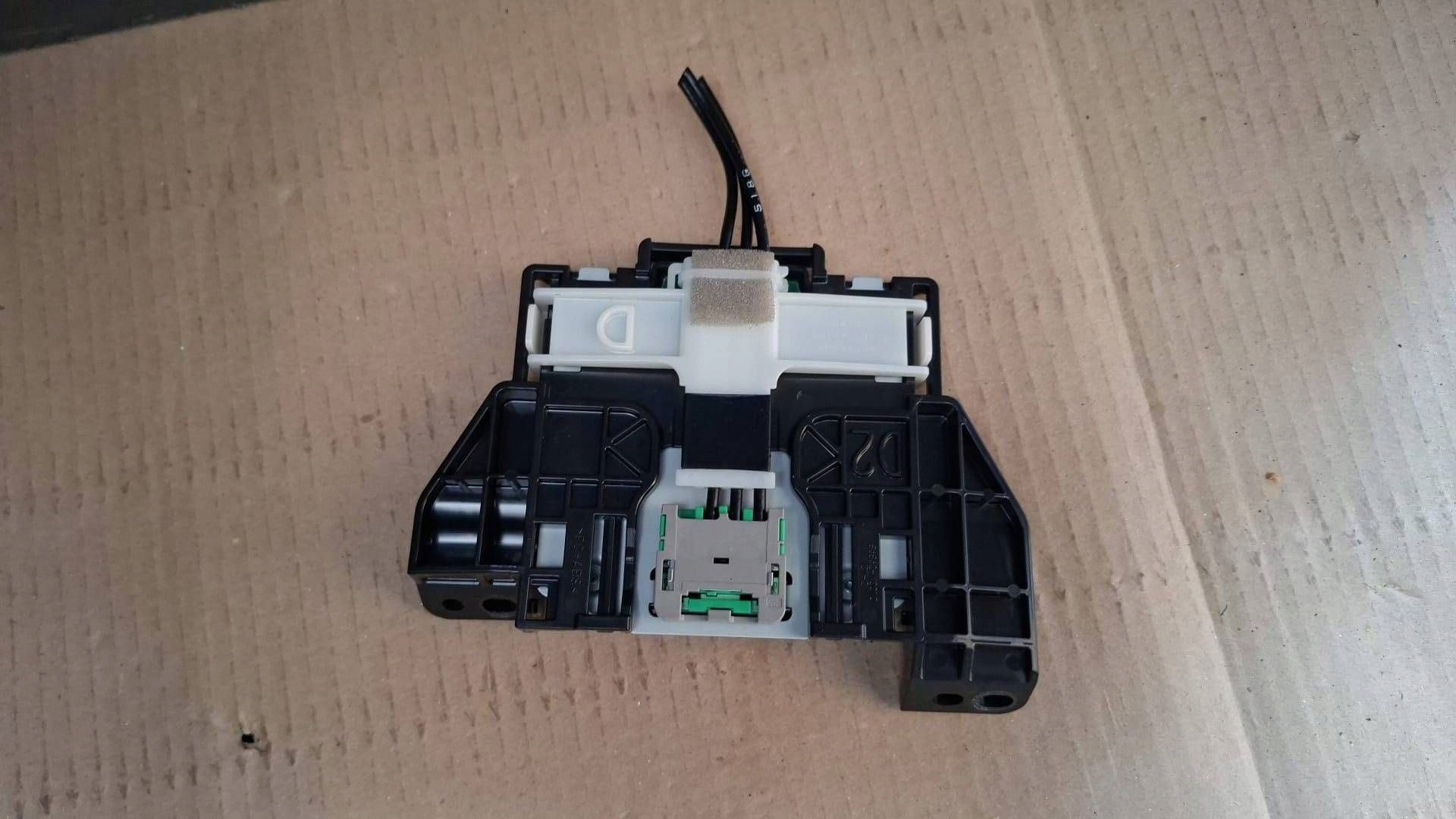 modul anténa GPS Mazda 2 2024r