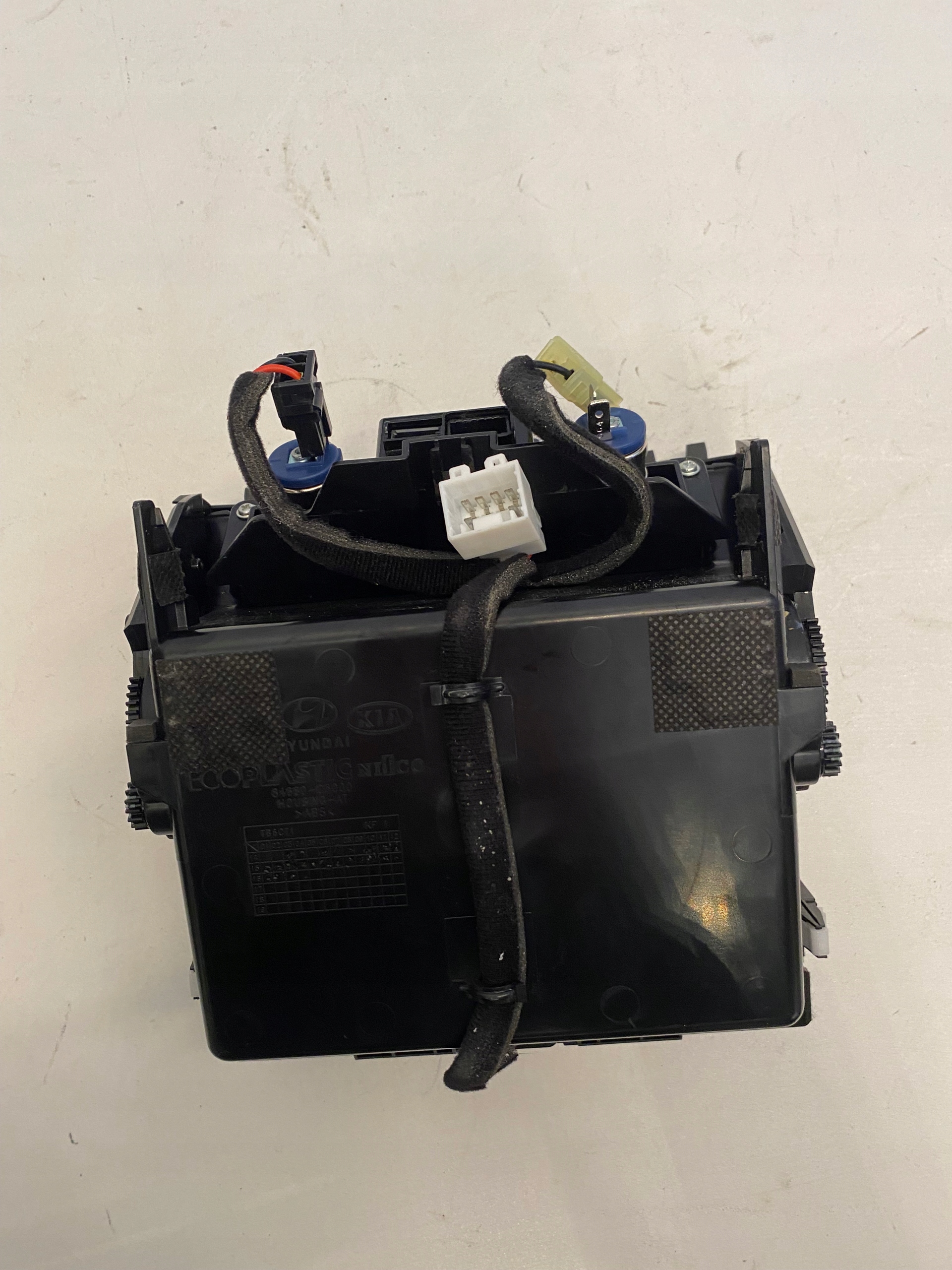 KIA SORENTO III 84680-C5000 passenger compartment TUNEL central PANEL AUX USB