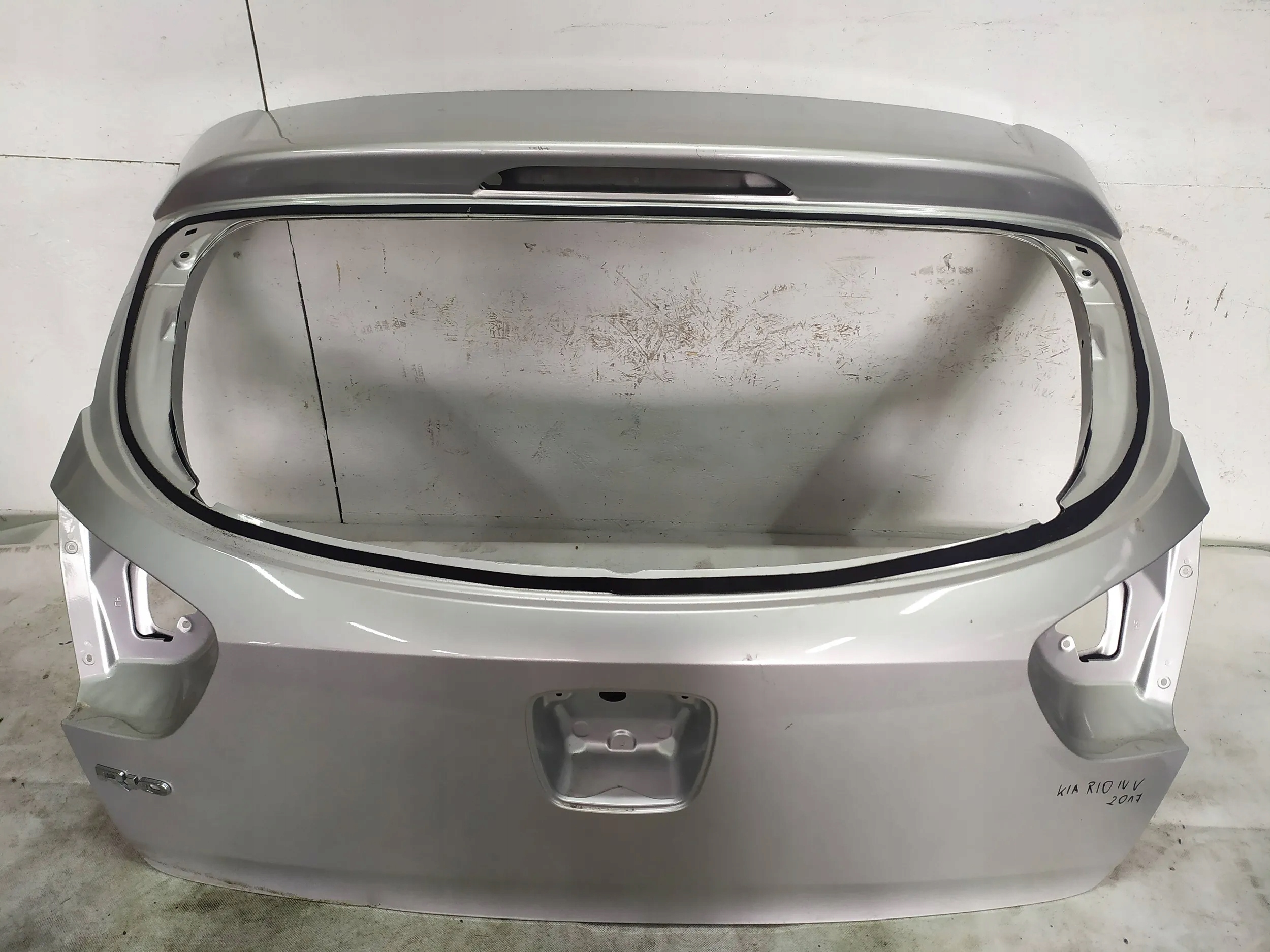 КРЫШКА БАГАЖНИКА RIO IV В 2017