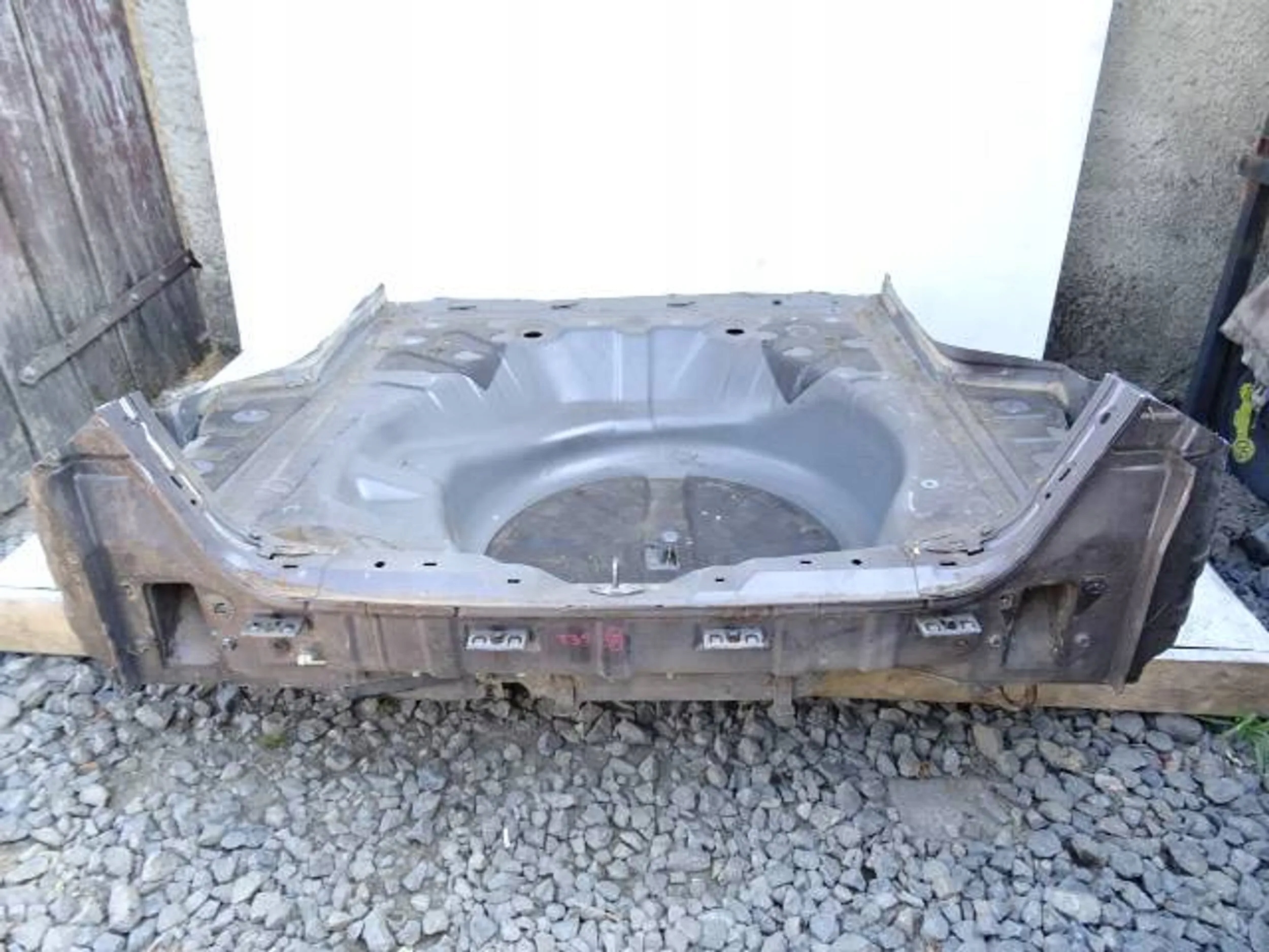 Pas tył podłoga Nissan X-Trail T31 K55G