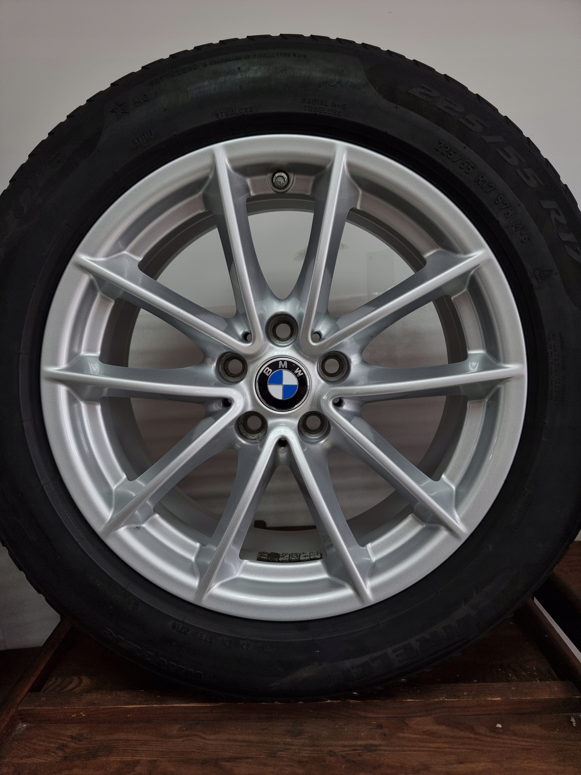 Koła BMW G30 G31 17 CALI ZIMOWE Pirelli RFT 2019 Marka opon Pirelli