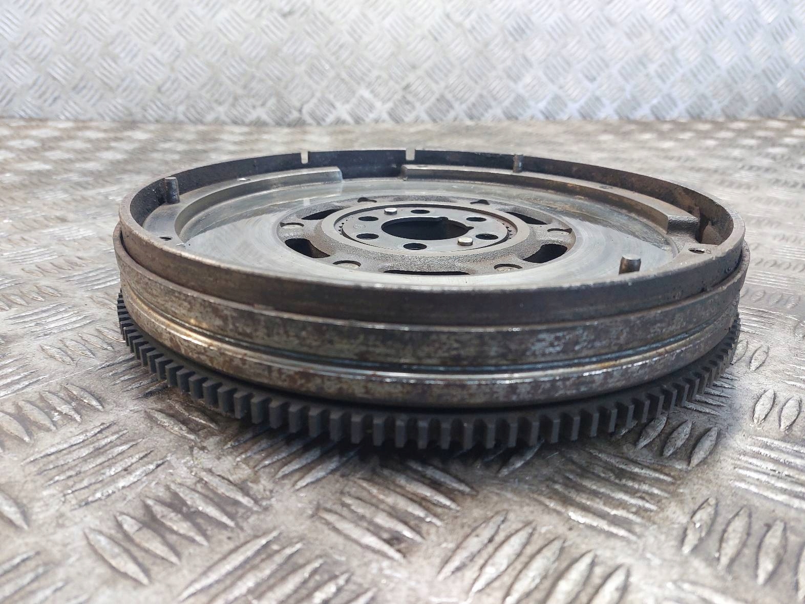 KOŁO DWUMASOWE VOLKSWAGEN PASSAT B5 AFN 1.9 TDI 110KM Typ samochodu Samochody osobowe