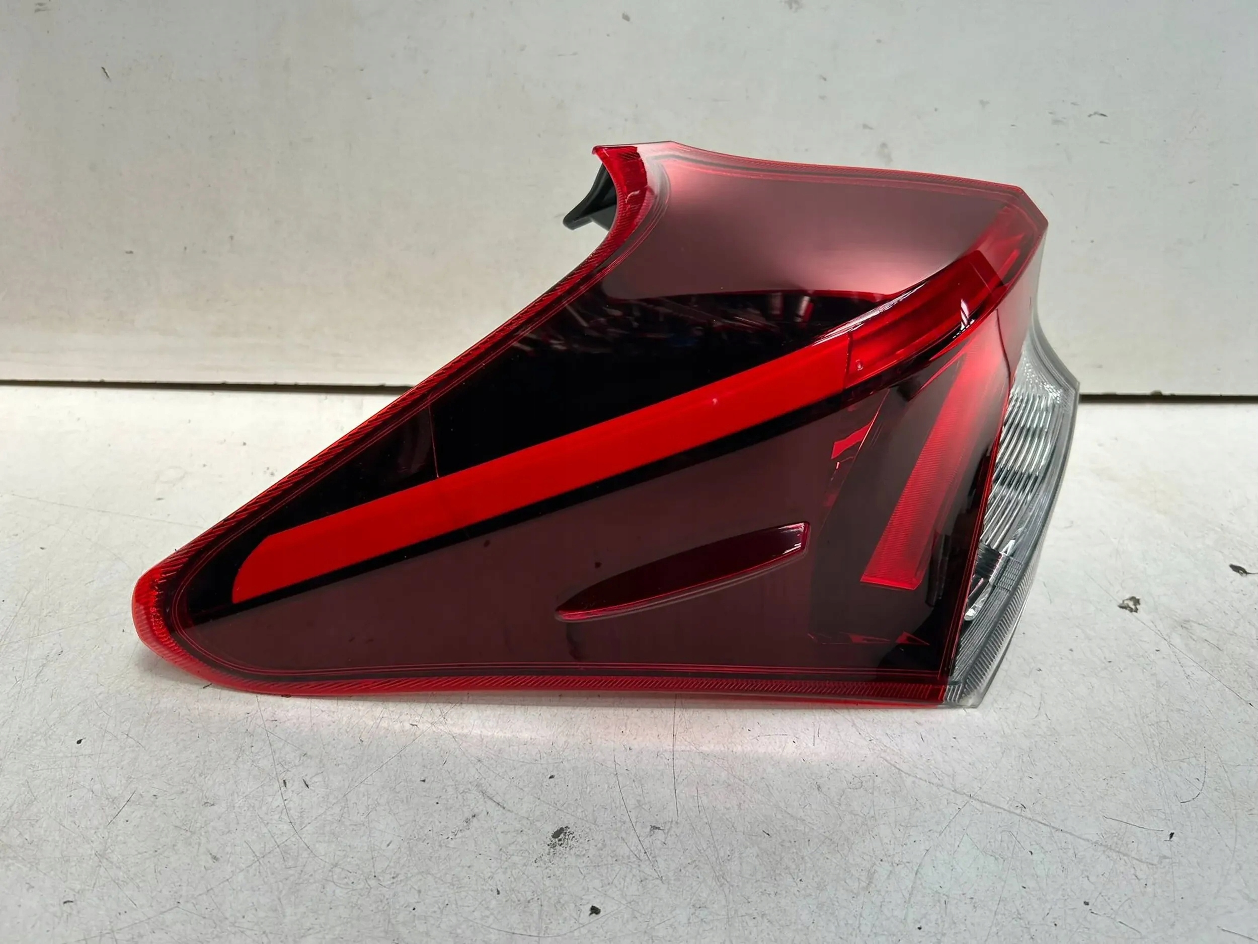 Lampa tył lewy Toyota Auris E180 2016 Producent części Toyota OE