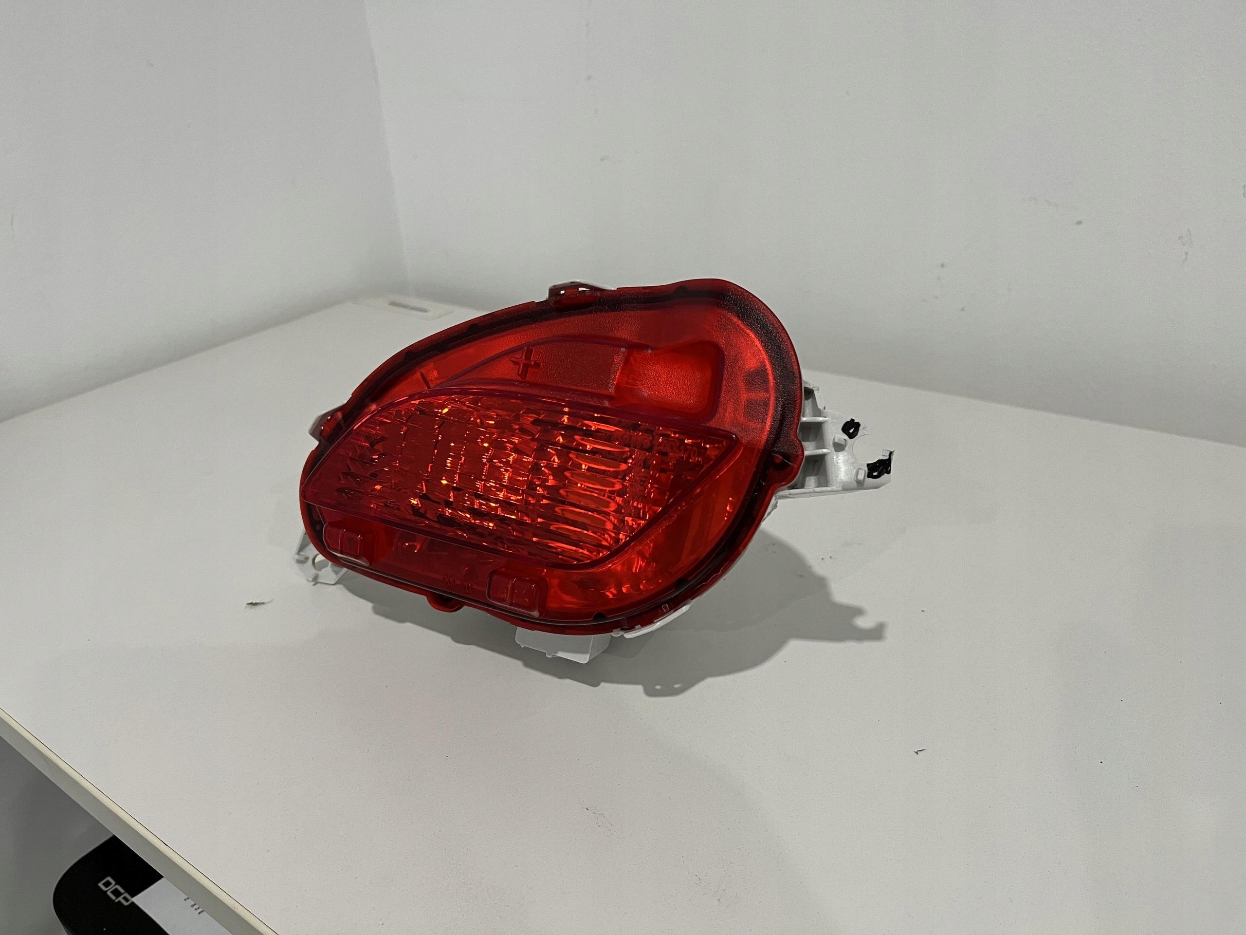 TOYOTA YARIS III LIFT LAMPA PRZECIWMGIELNA LEWY TYŁ KOITO 0D-170 Numer katalogowy części KOITO 0D-170